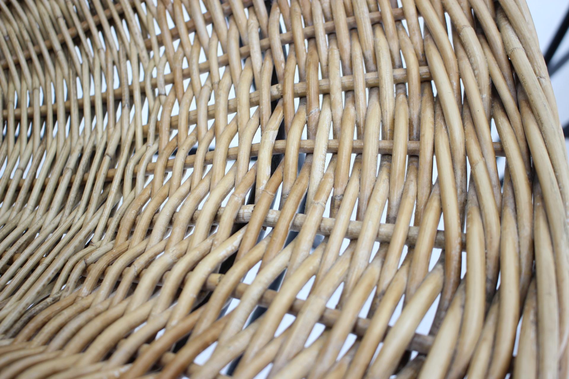 1960s Pair of Rattan Woven Basket Chair with Hairpin Legs For Sale 1