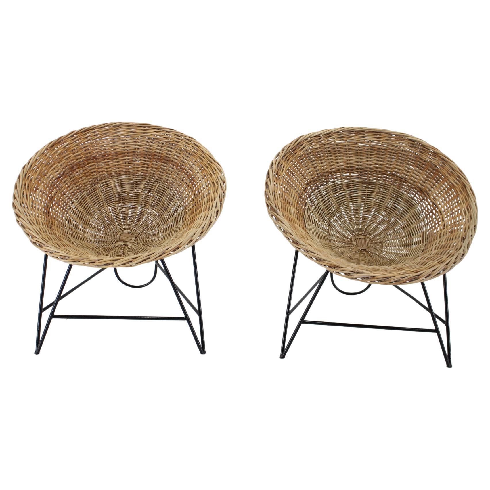 1960s Pair of Rattan Woven Basket Chair with Hairpin Legs For Sale