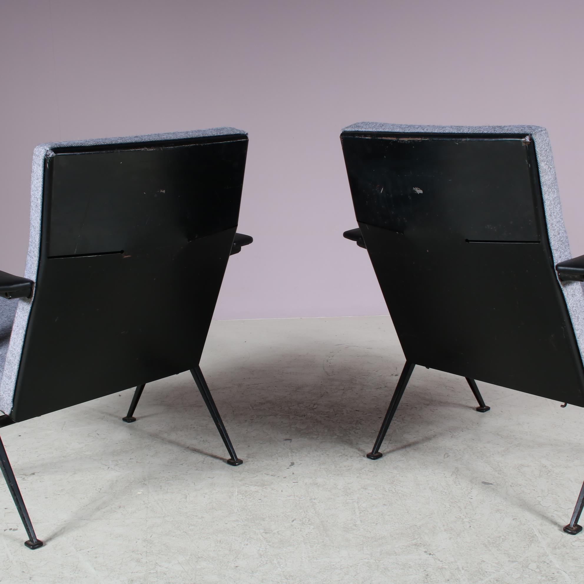 1960s Pair of “Repose” Chairs by Friso Kramer for Ahrend de Cirkel, Netherlands For Sale 6