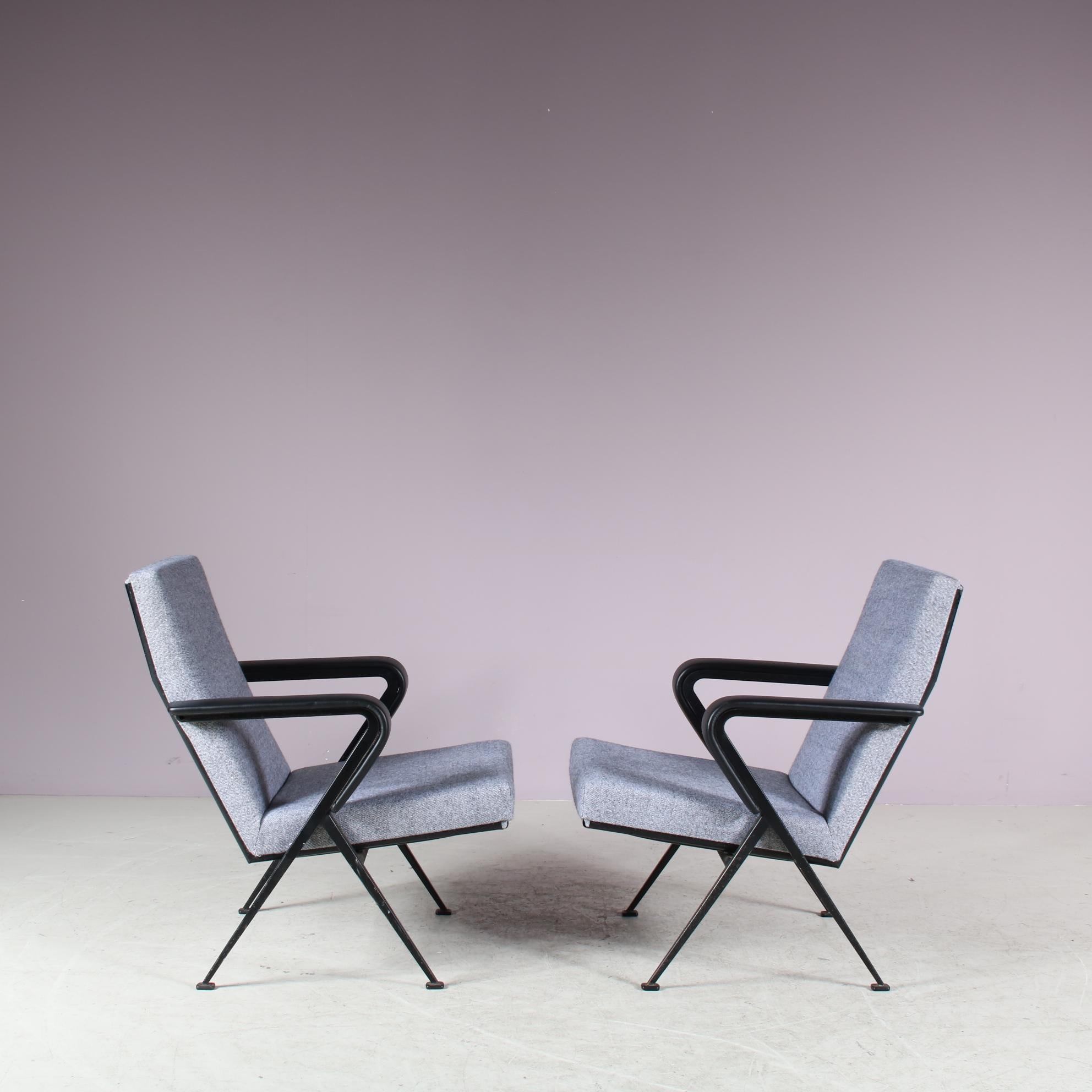 1960s Pair of “Repose” Chairs by Friso Kramer for Ahrend de Cirkel, Netherlands For Sale 7