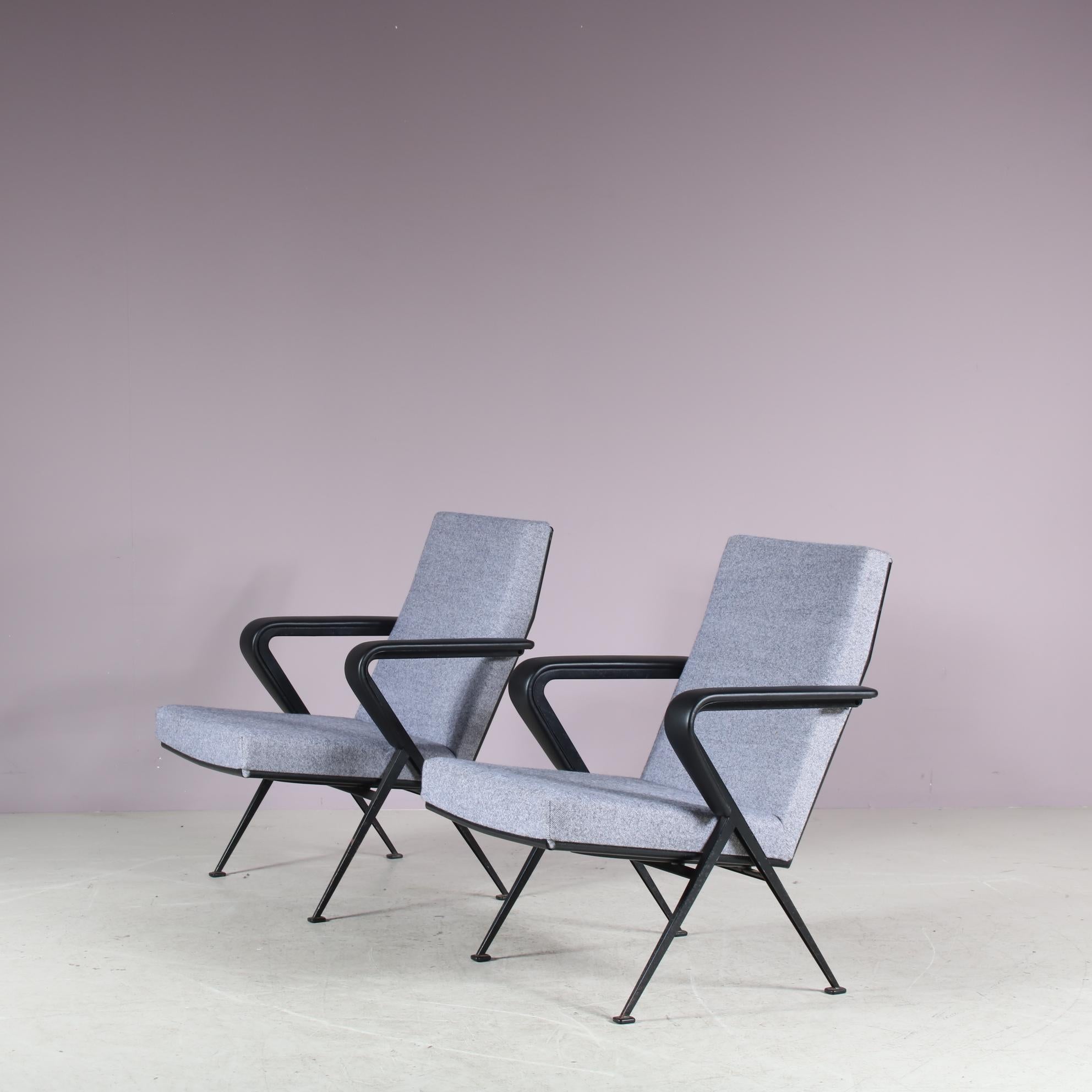 A fantastic pair of lounge chair, model “Repose”, designed by Friso Kramer and manufactured by Ahrend de Cirkel in the Netherlands on 28 May 1969.

These eye-catching chairs are an iconic find of midcentury Dutch design. Their straight forward,