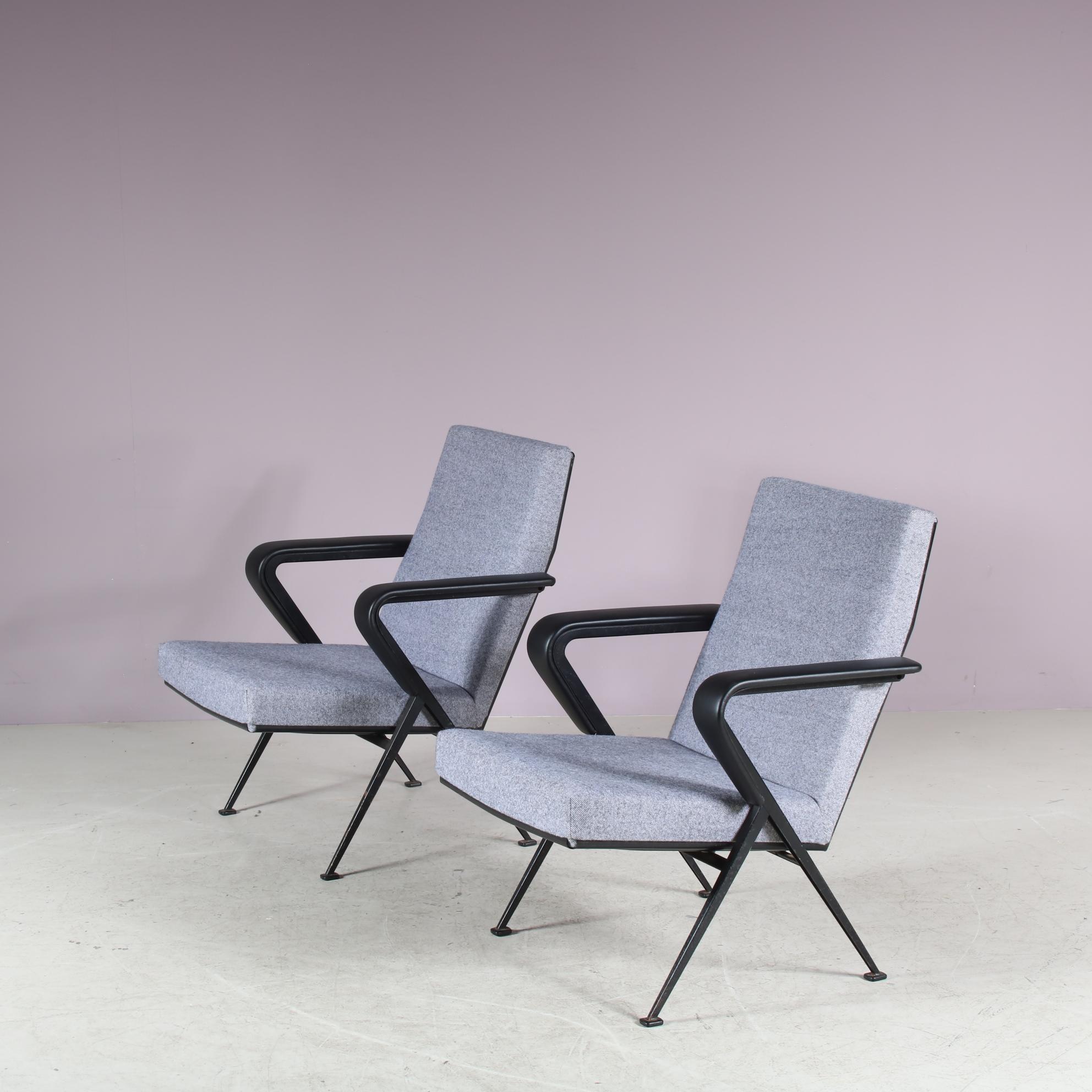 Mid-Century Modern 1960s Pair of “Repose” Chairs by Friso Kramer for Ahrend de Cirkel, Netherlands For Sale