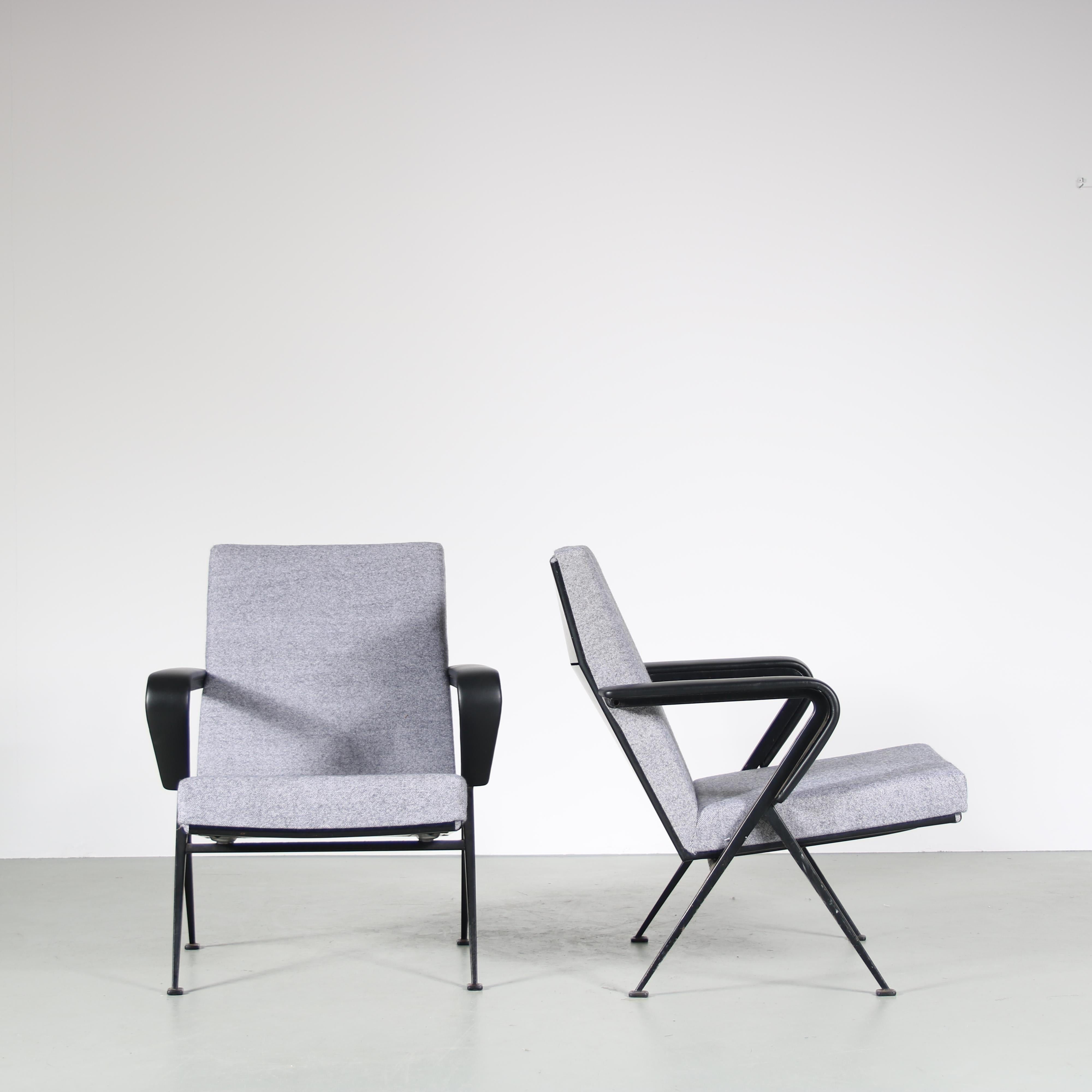 Mid-20th Century 1960s Pair of “Repose” Chairs by Friso Kramer for Ahrend de Cirkel, Netherlands For Sale