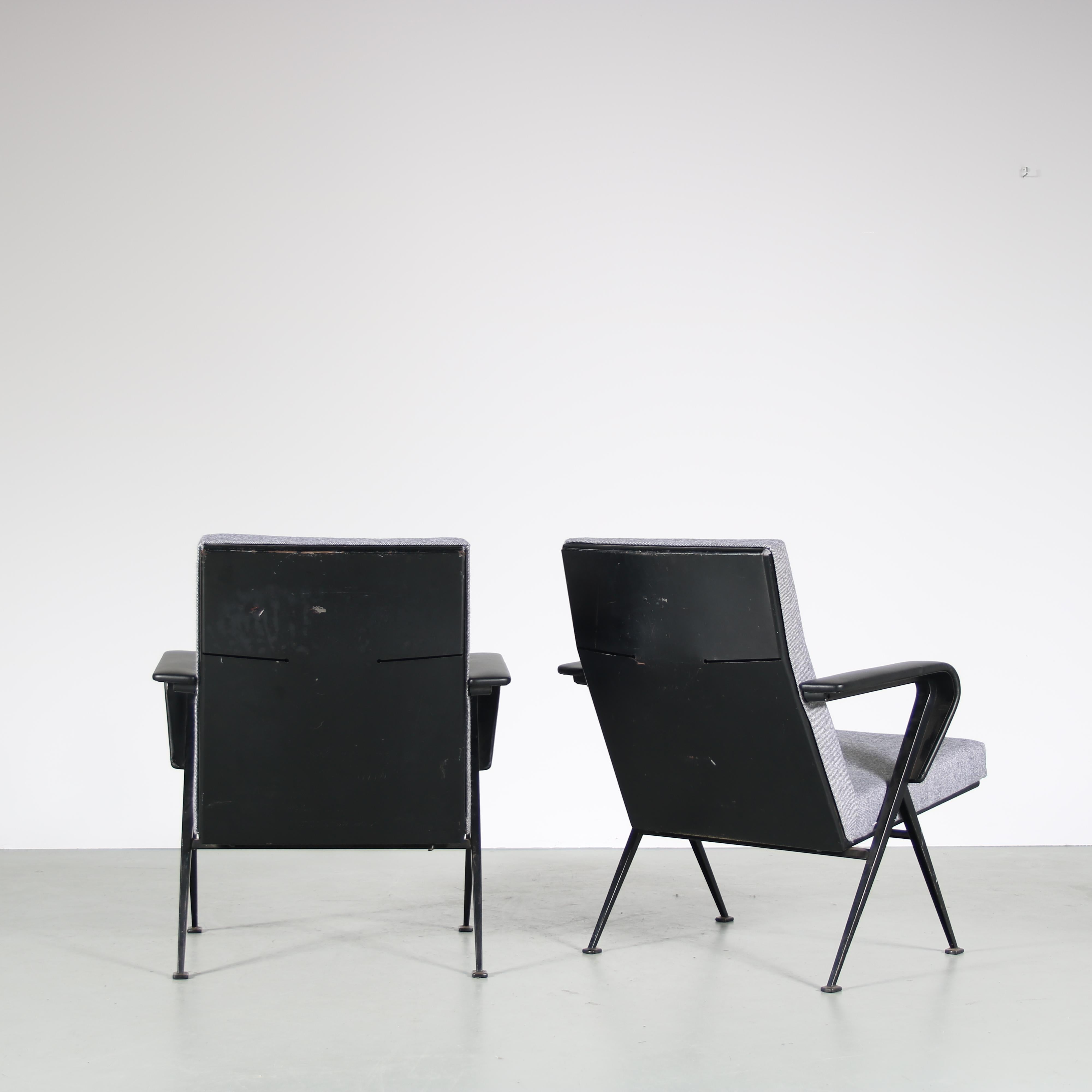 Metal 1960s Pair of “Repose” Chairs by Friso Kramer for Ahrend de Cirkel, Netherlands For Sale