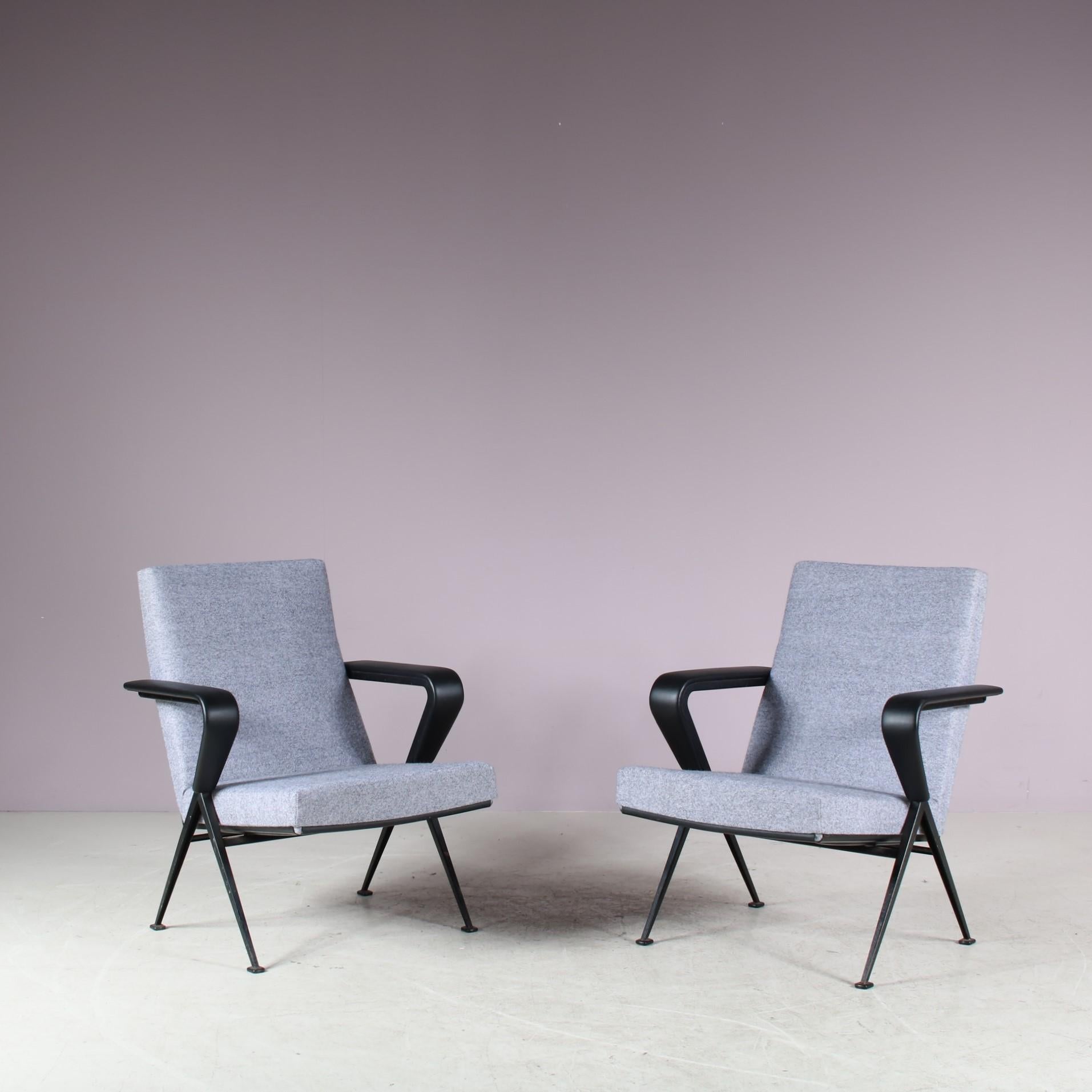 Mid-20th Century 1960s Pair of “Repose” Chairs by Friso Kramer for Ahrend de Cirkel, Netherlands For Sale