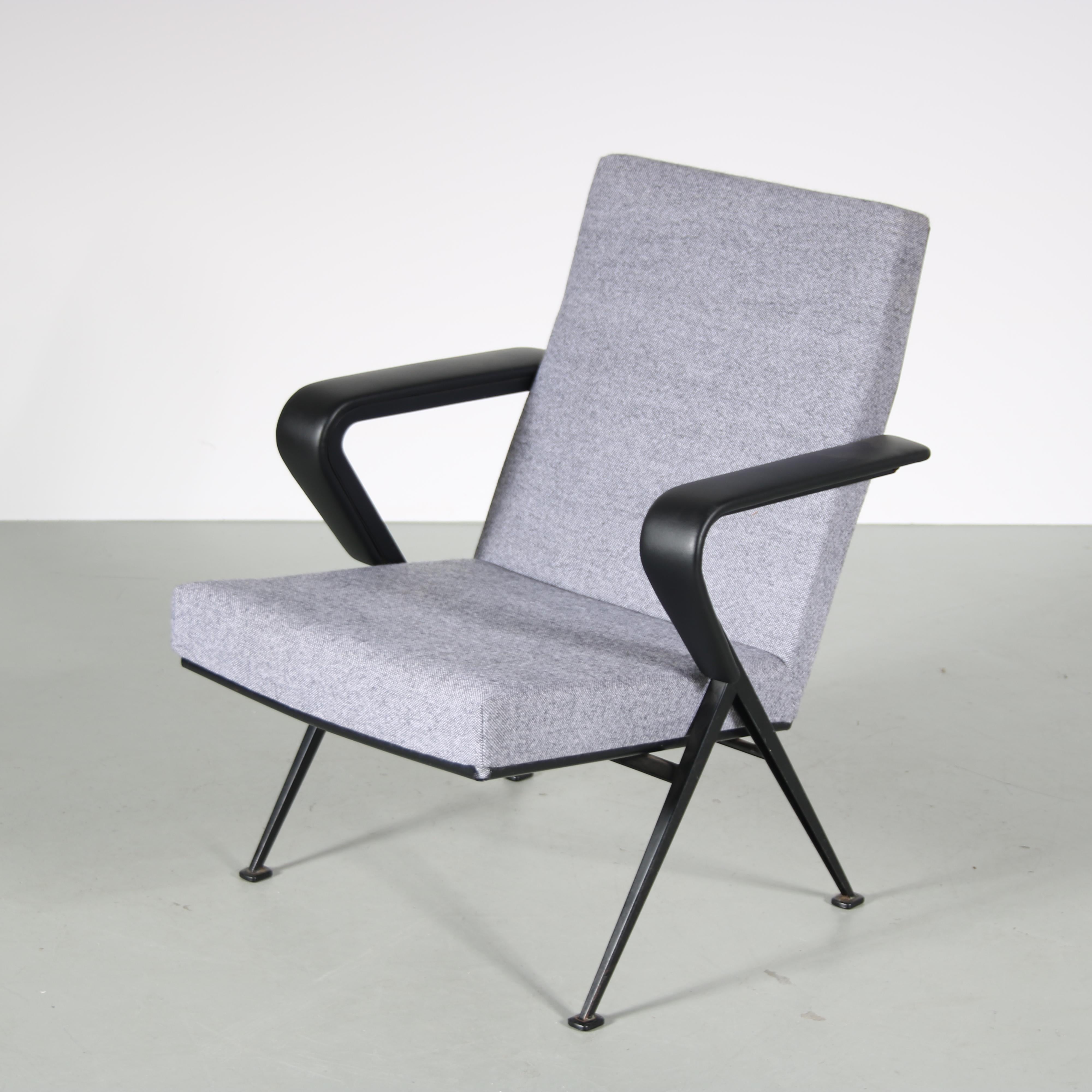 1960s Pair of “Repose” Chairs by Friso Kramer for Ahrend de Cirkel, Netherlands For Sale 2
