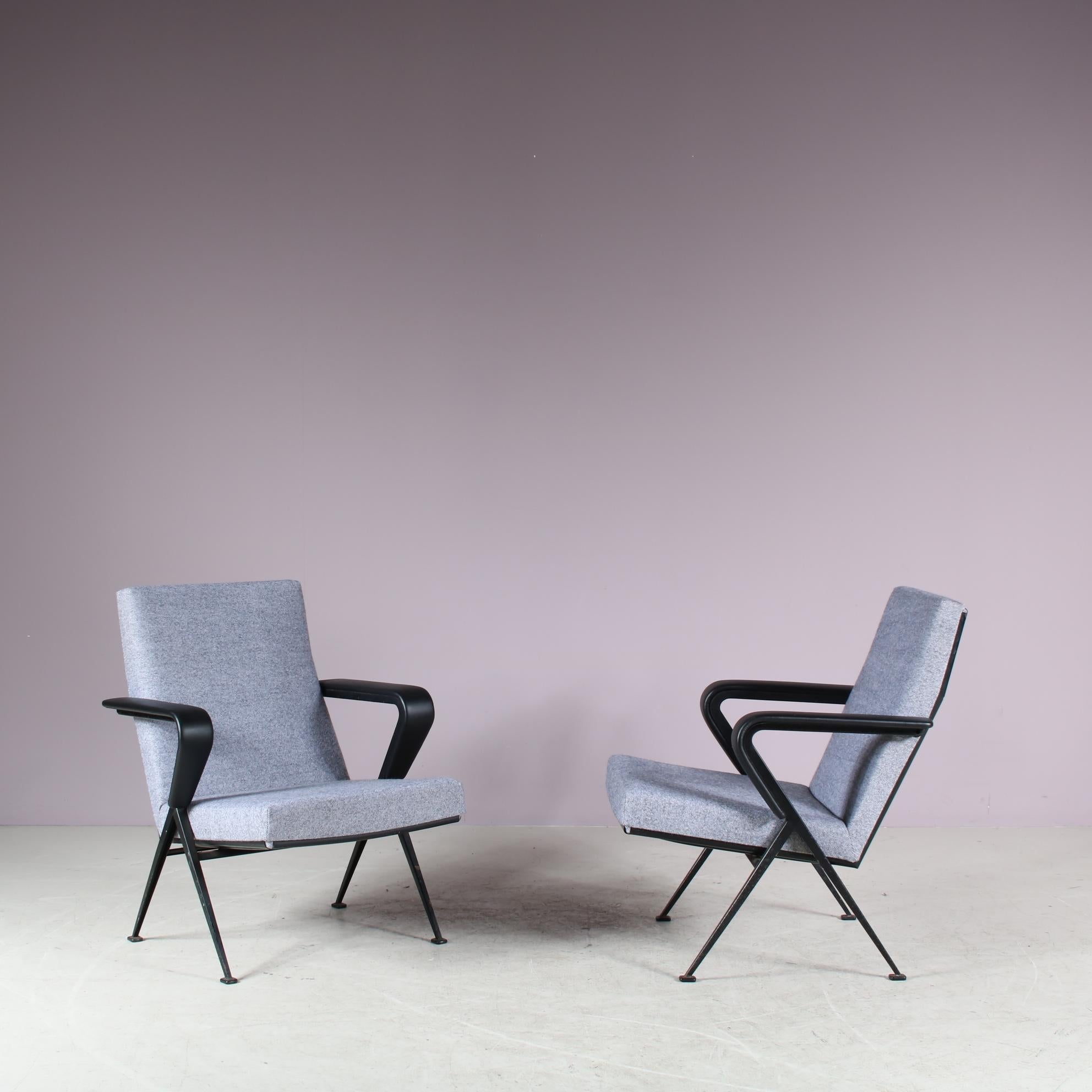 1960s Pair of “Repose” Chairs by Friso Kramer for Ahrend de Cirkel, Netherlands For Sale 2
