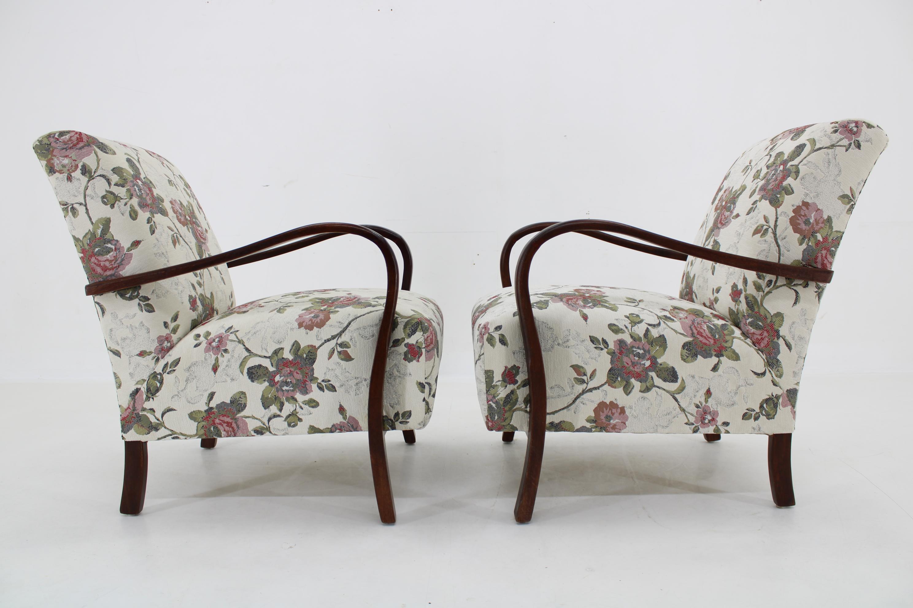 1960s Pair of Restored Armchairs, Czechoslovakia  For Sale 4