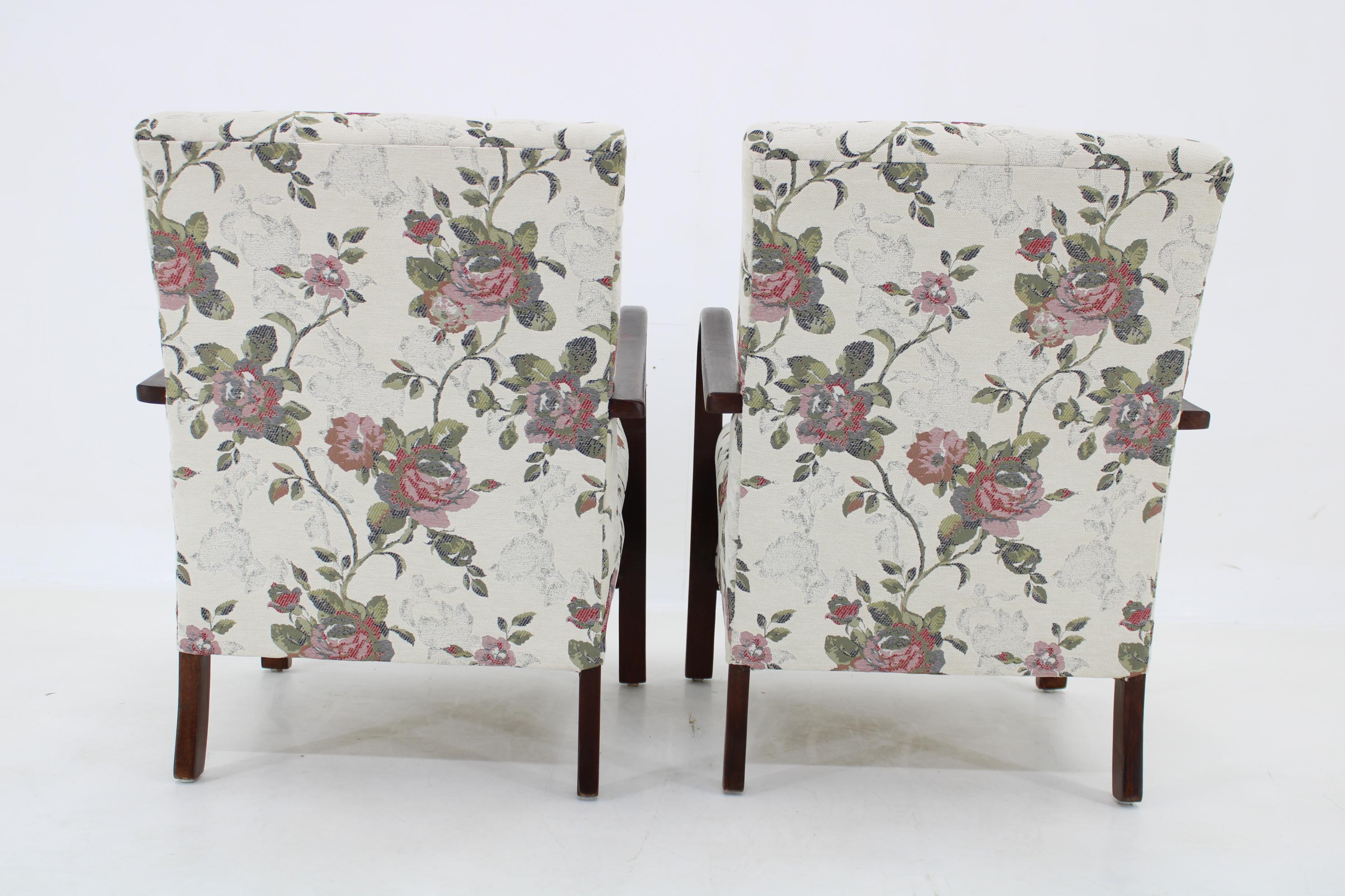 1960s Pair of Restored Armchairs, Czechoslovakia  For Sale 2