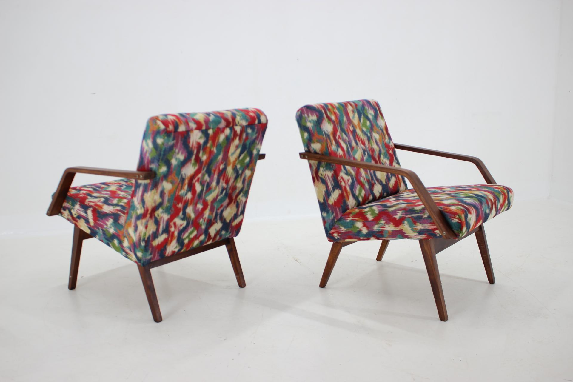 1960s Pair of Restored Armchairs, Czechoslovakia In Good Condition For Sale In Praha, CZ