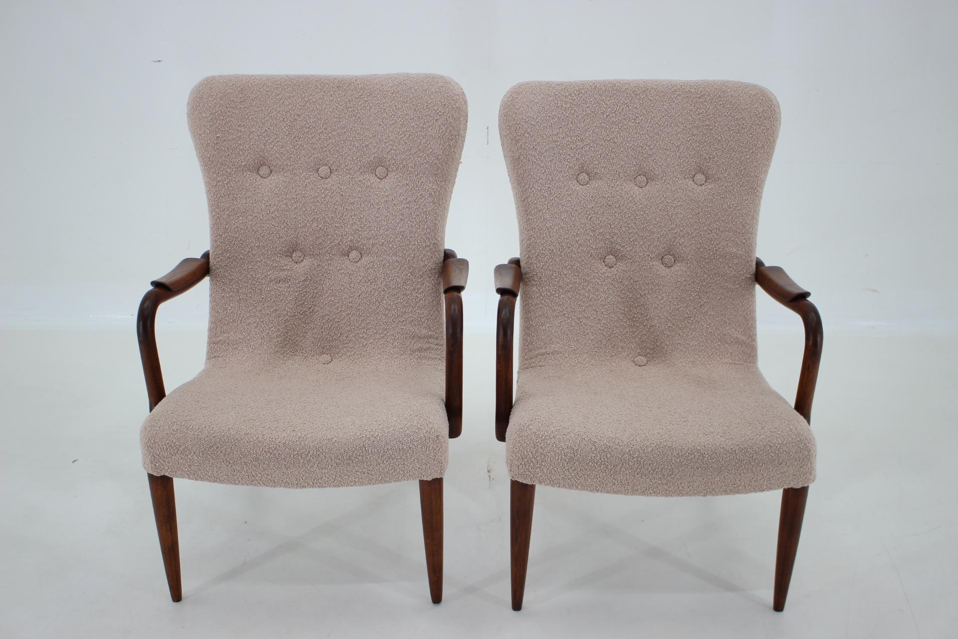 1960s Pair of Restored Danish Armchairs in Boucle  In Good Condition For Sale In Praha, CZ