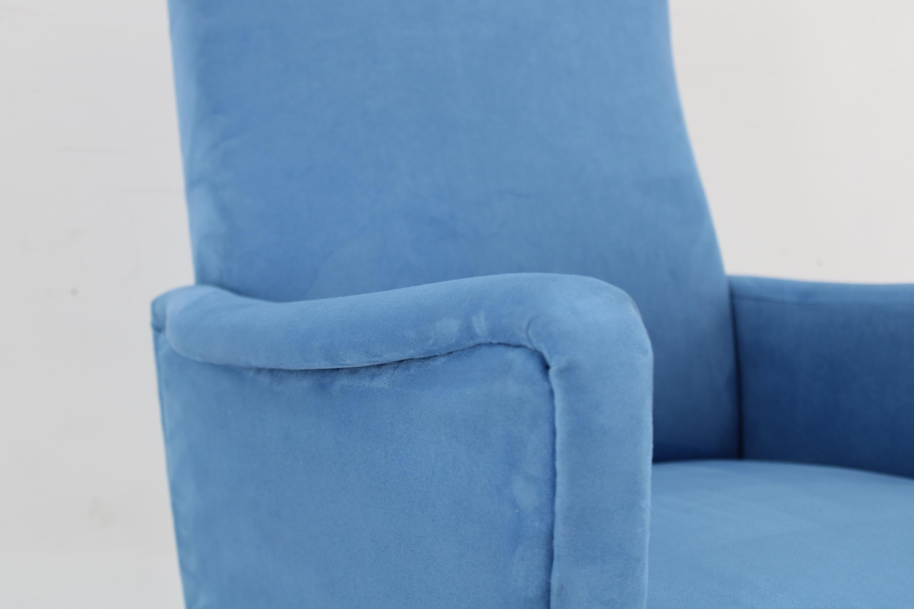 1960s Pair of Restored Italian Armchairs For Sale 4