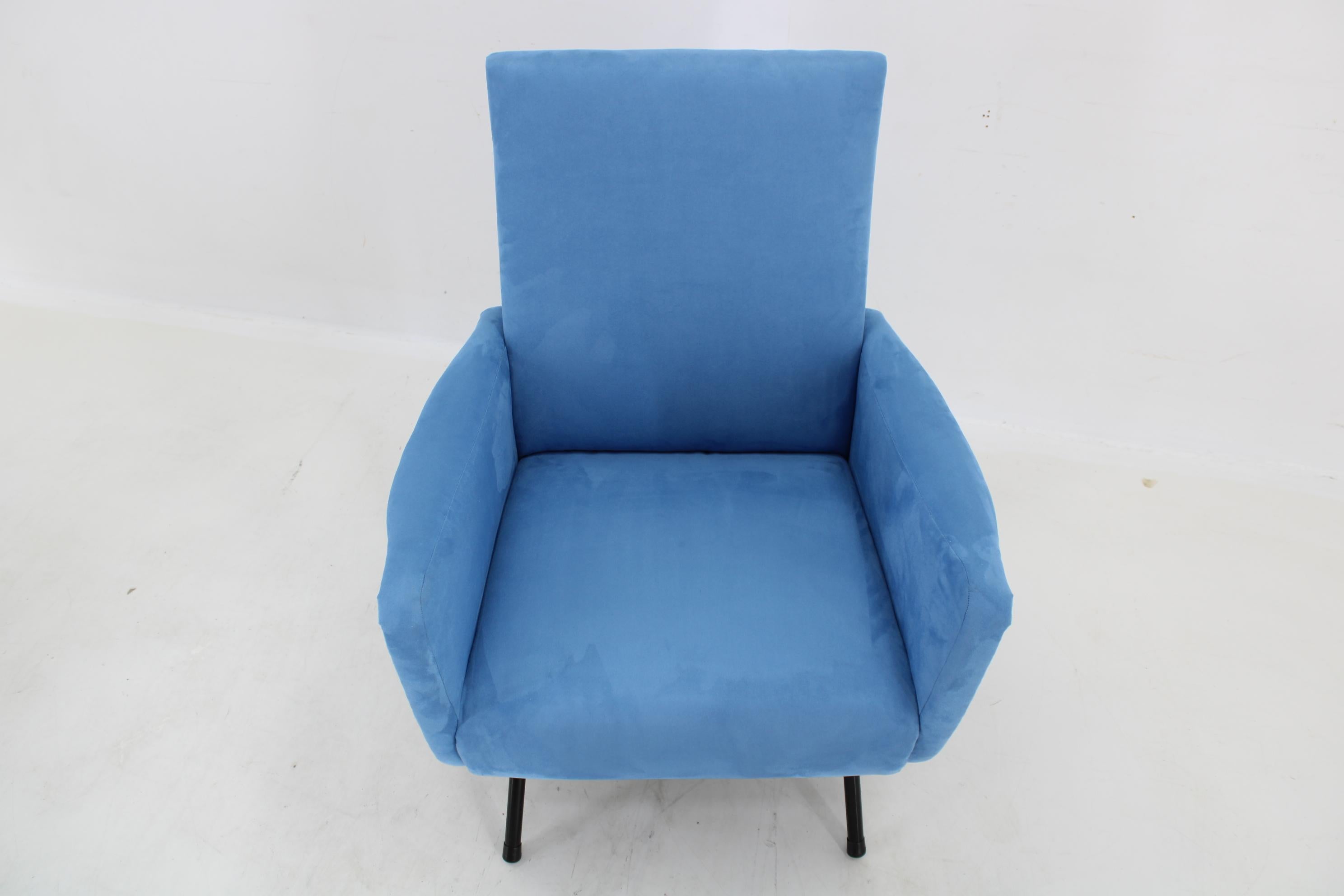 1960s Pair of Restored Italian Armchairs For Sale 5