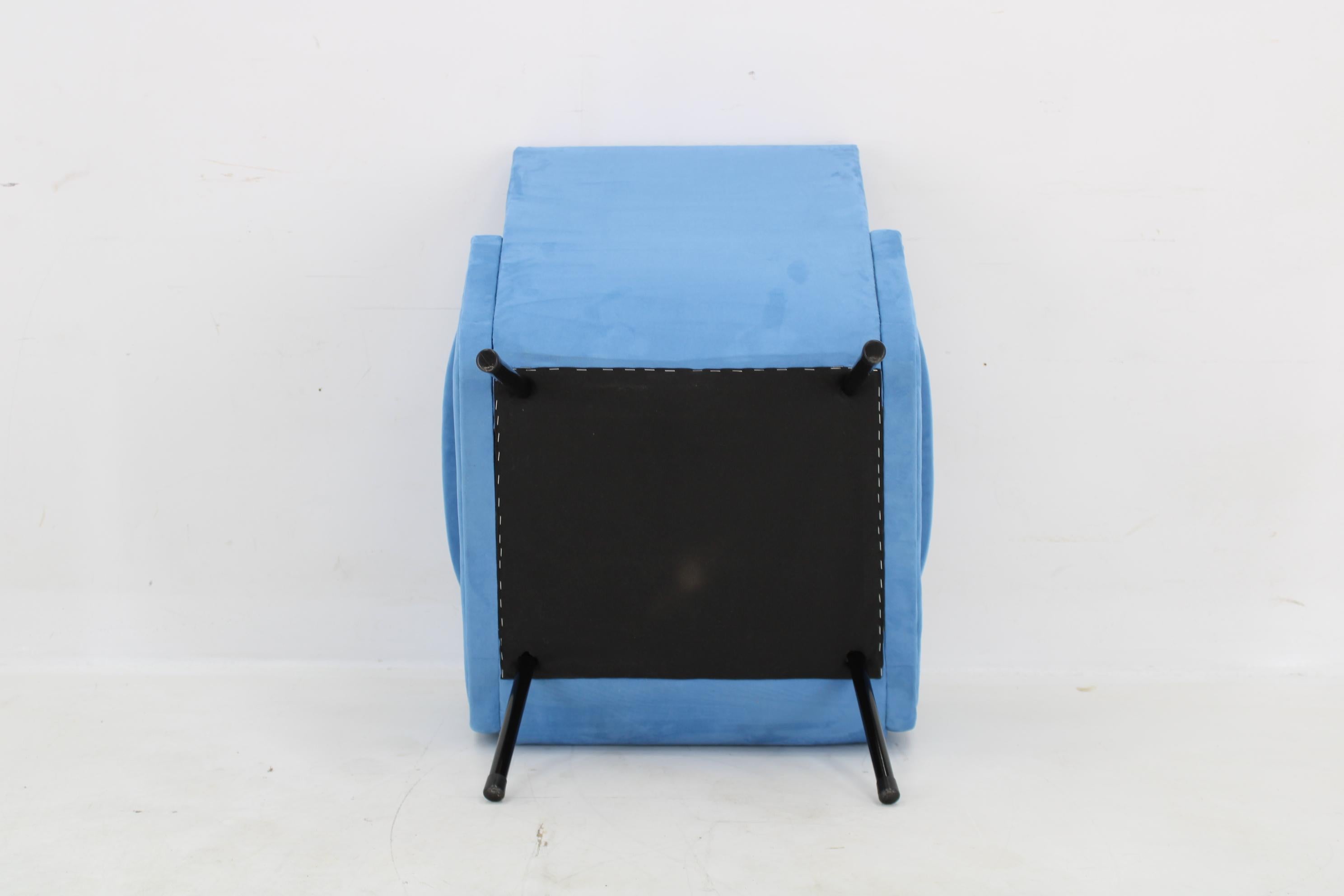 1960s Pair of Restored Italian Armchairs For Sale 7