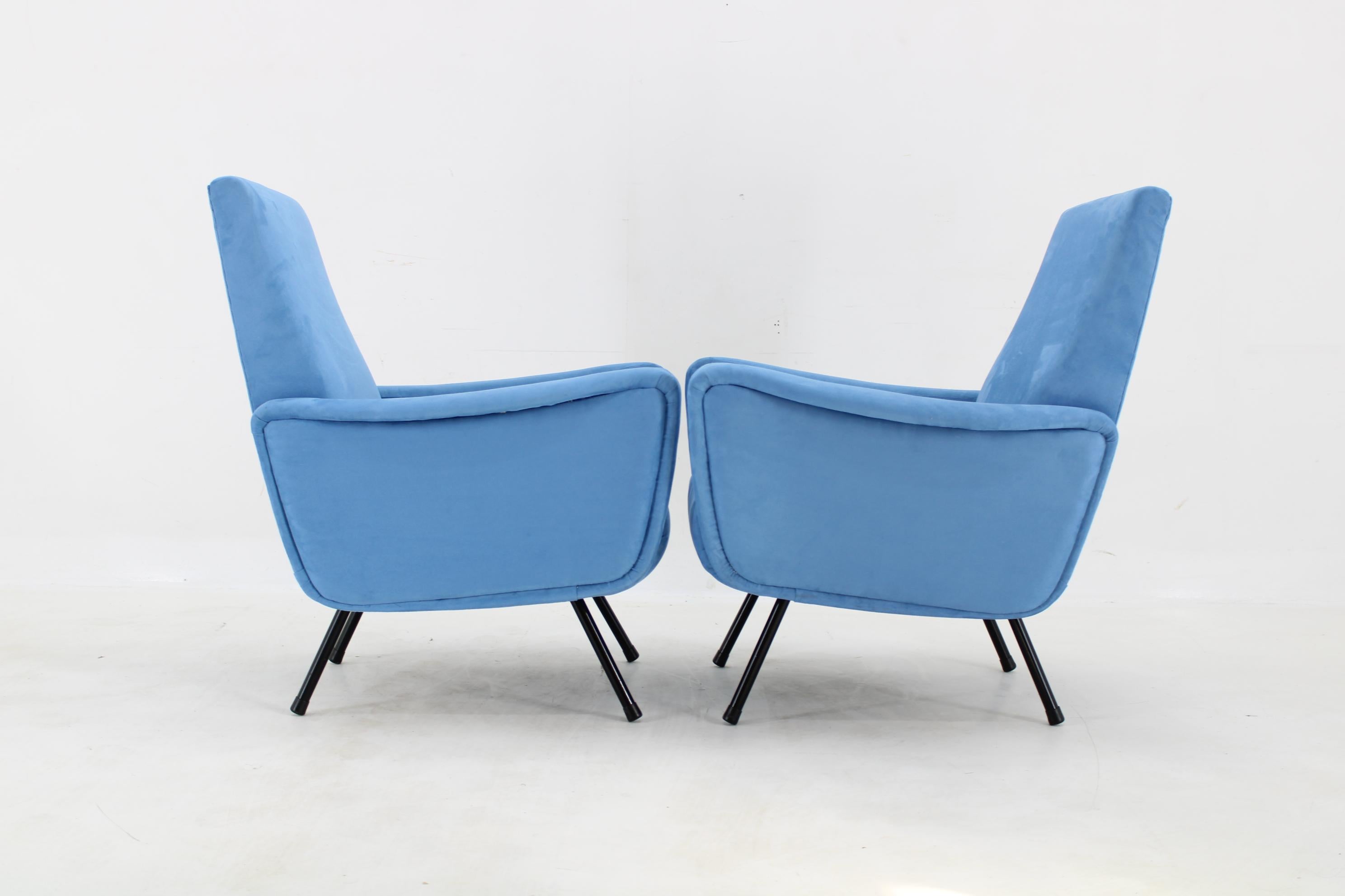 Mid-20th Century 1960s Pair of Restored Italian Armchairs For Sale