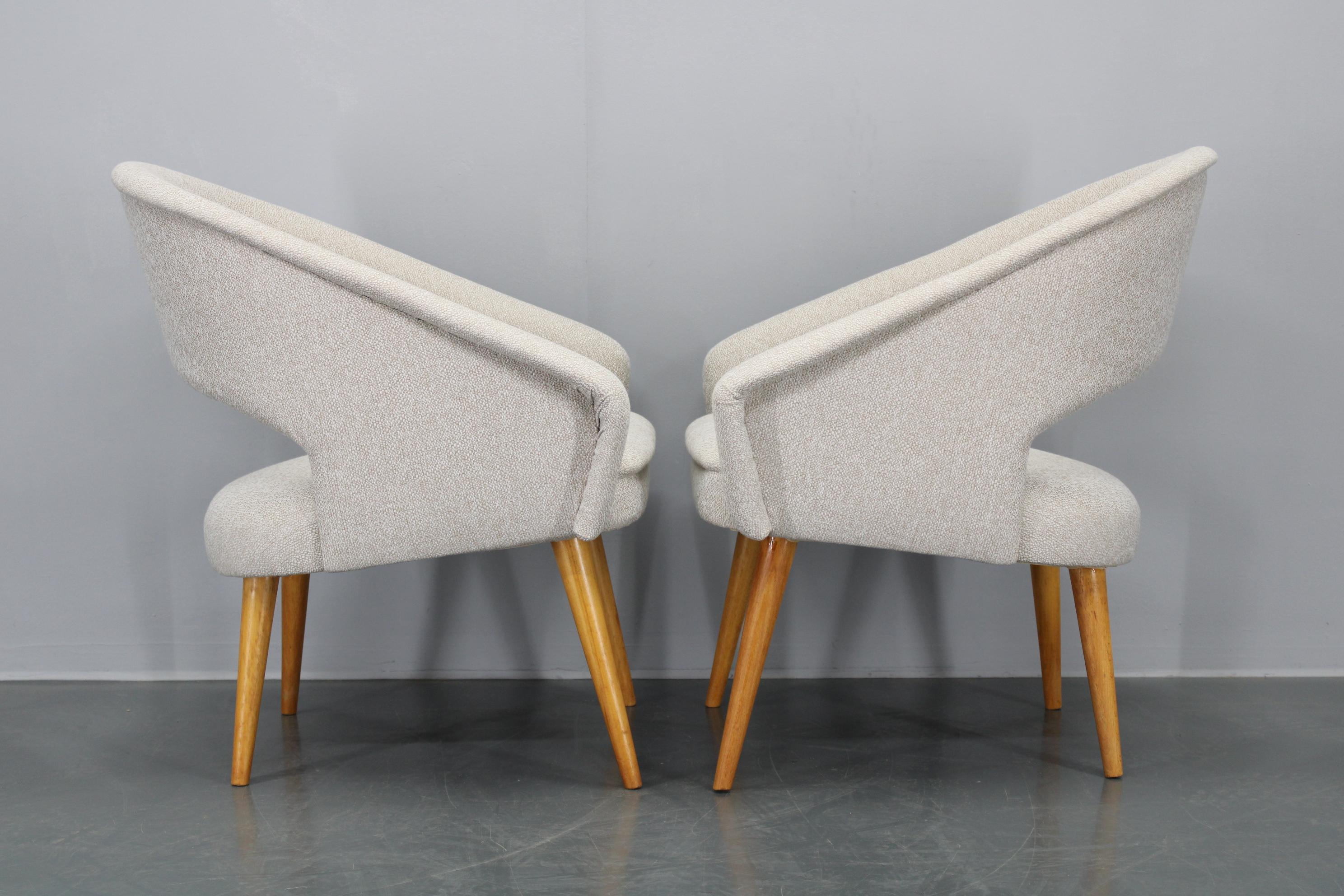 1960s Pair of Restored Shell Chairs, Czechoslovakia For Sale 6