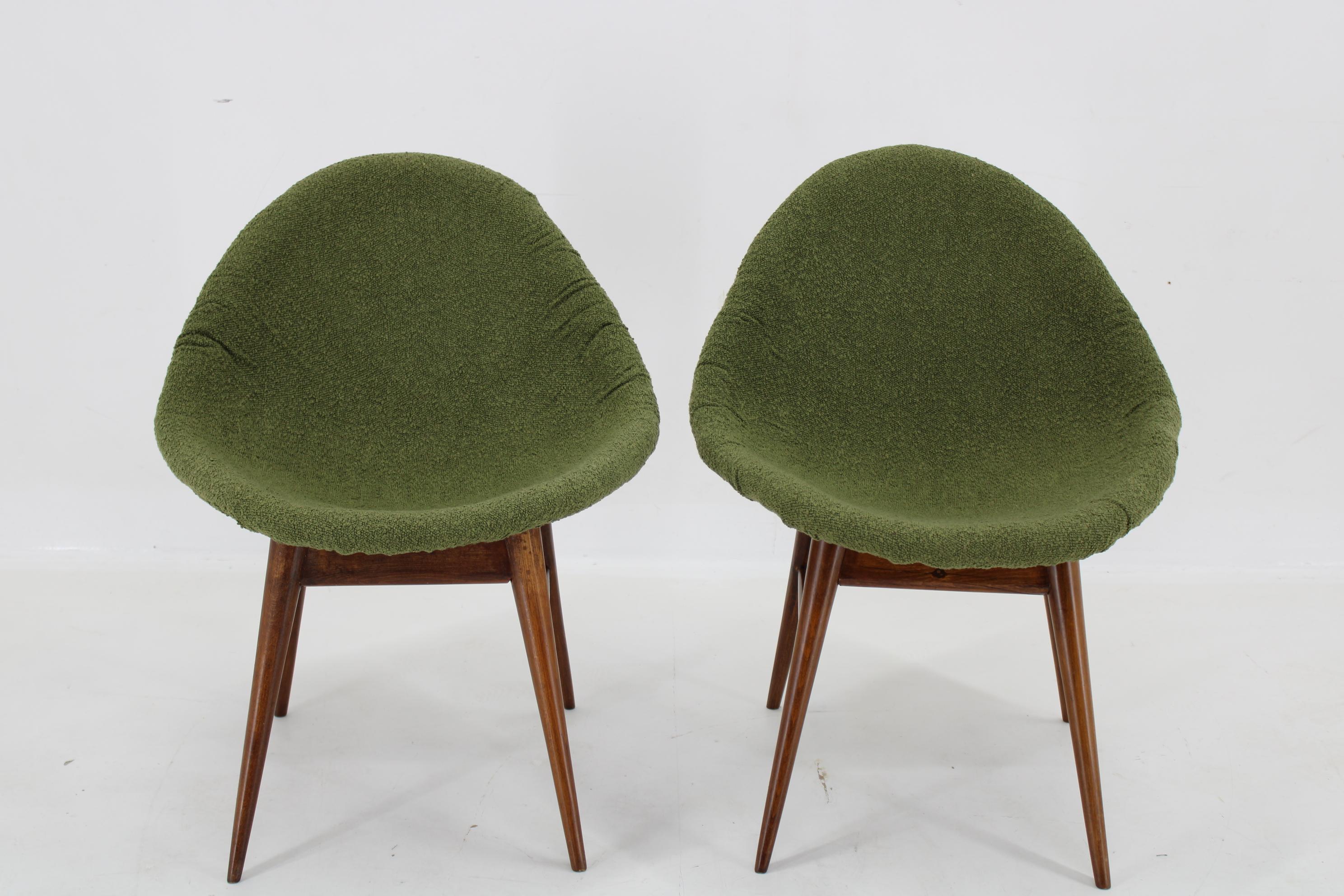 Mid-Century Modern 1960s Pair of Restored Shell Chairs in Bouclé, Czechoslovaki For Sale