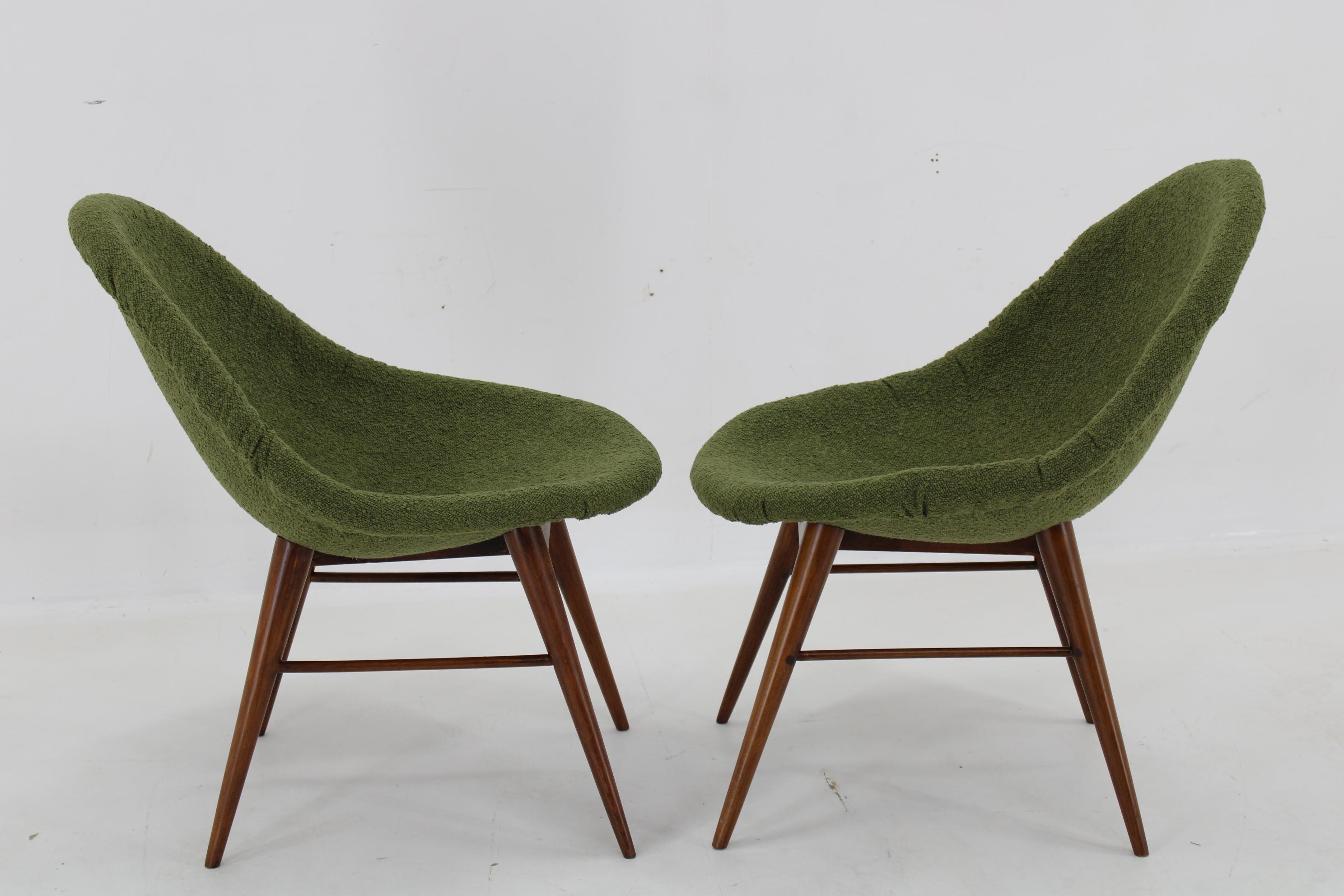 1960s Pair of Restored Shell Chairs in Bouclé, Czechoslovaki In Good Condition For Sale In Praha, CZ