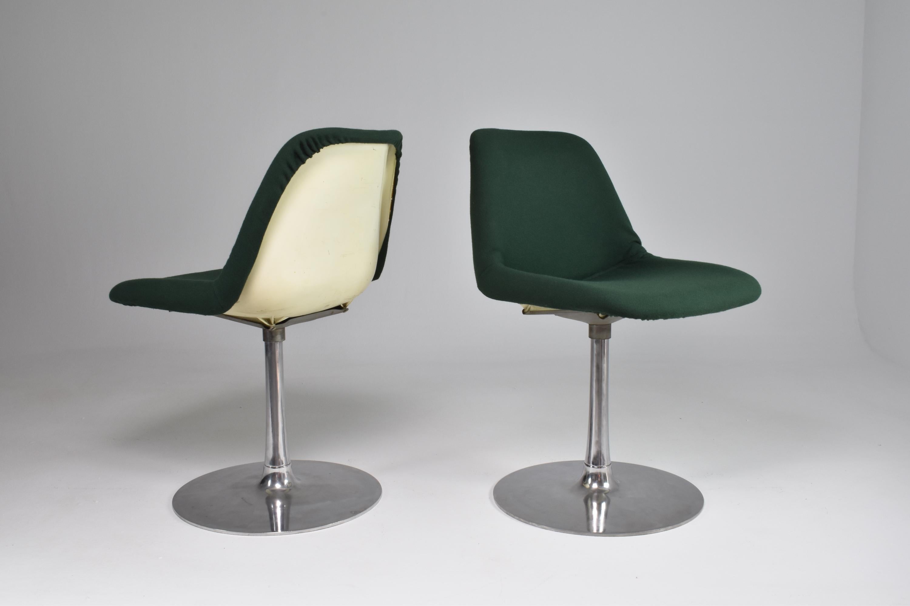 1960's Pair of Robin Day Rotating Chairs For Sale 7