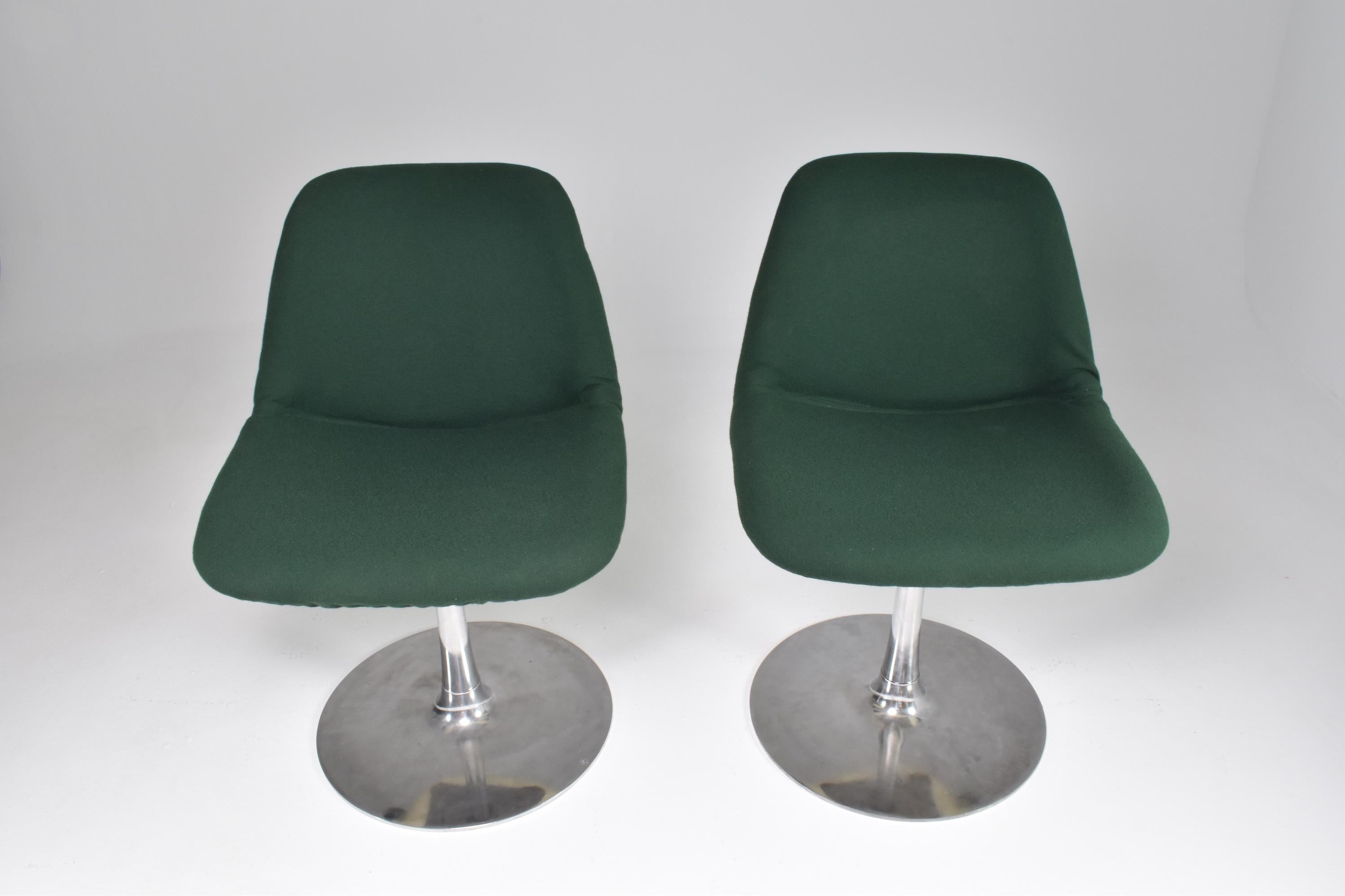 Mid-Century Modern 1960's Pair of Robin Day Rotating Chairs For Sale