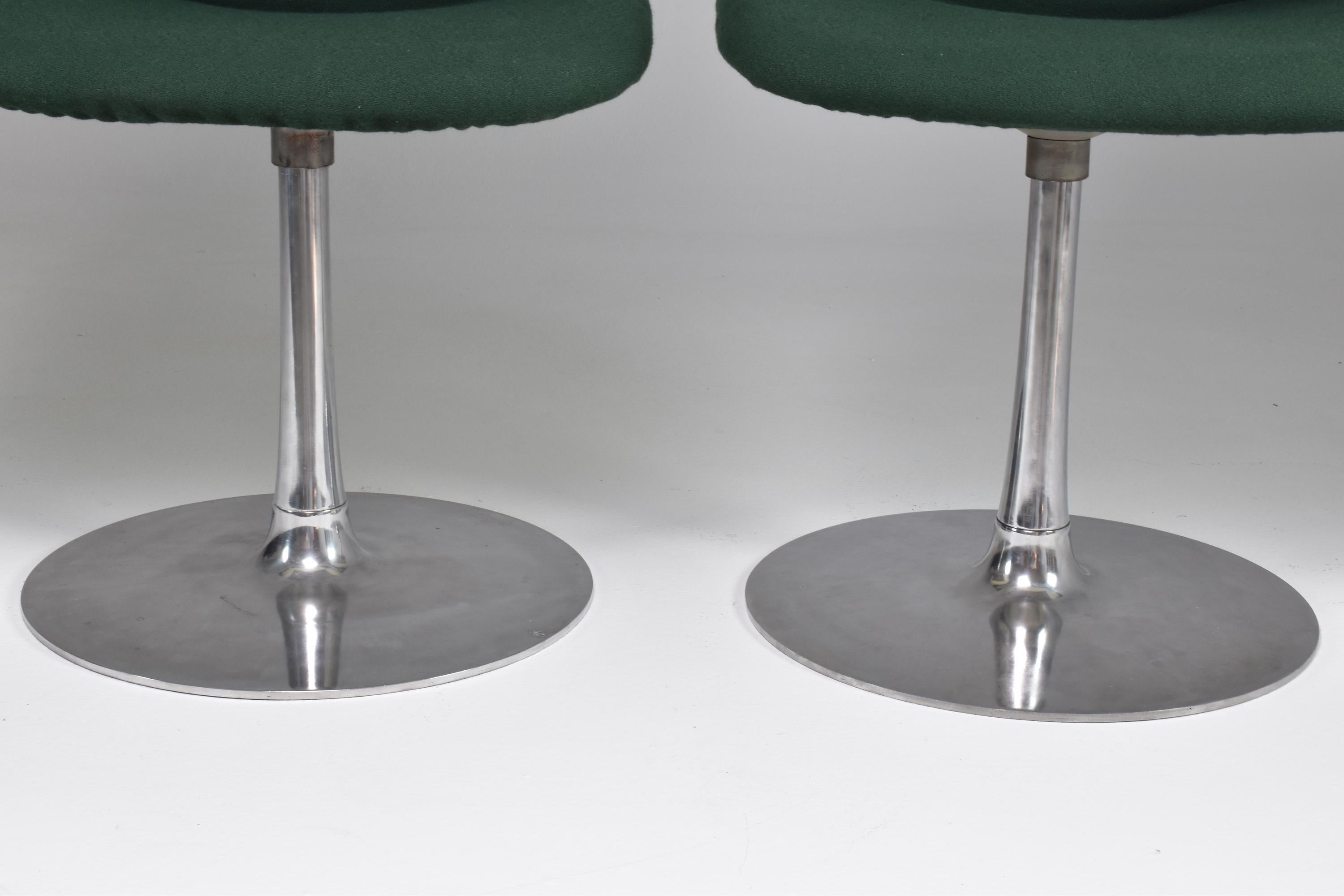 20th Century 1960's Pair of Robin Day Rotating Chairs For Sale