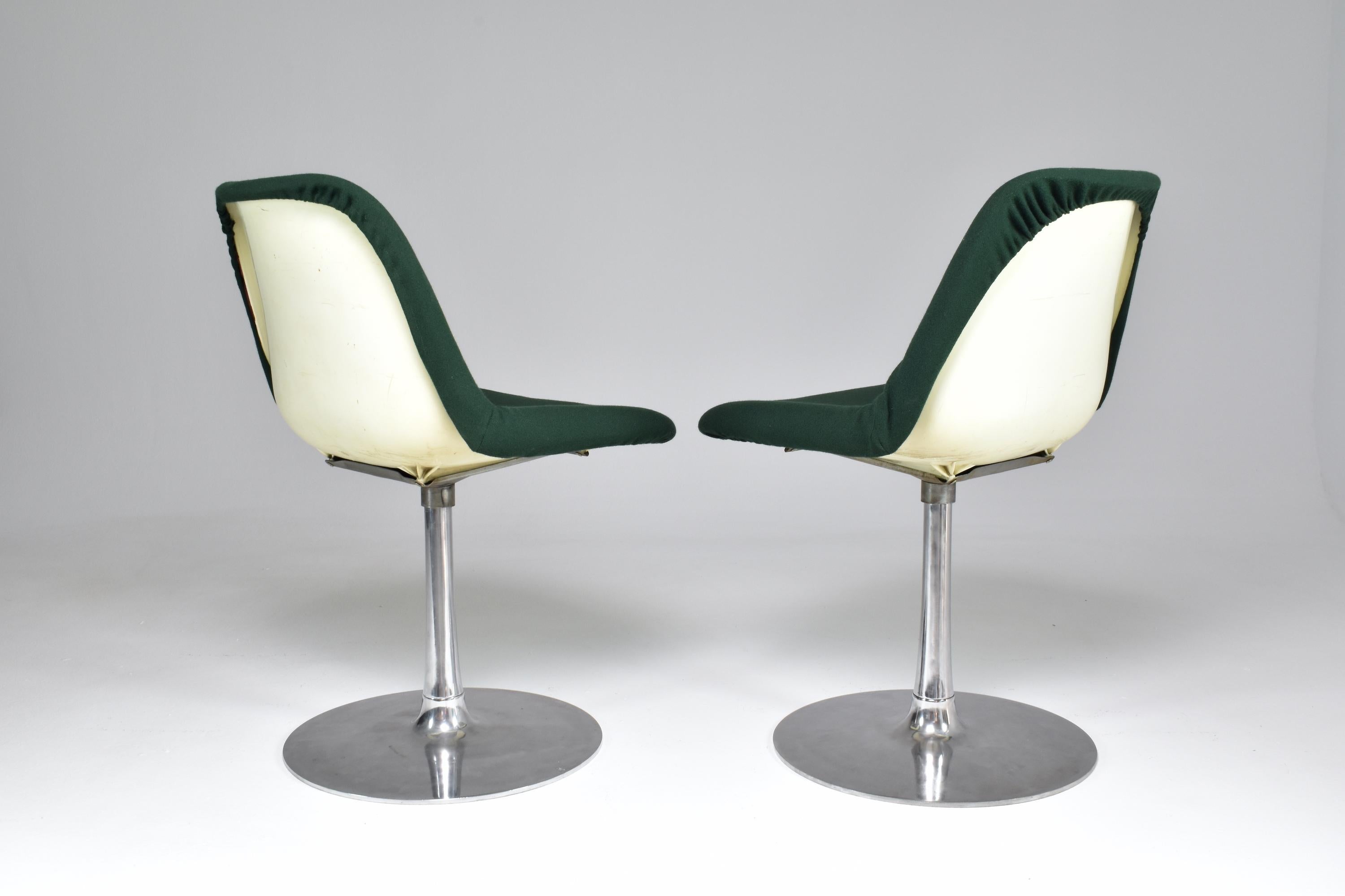 1960's Pair of Robin Day Rotating Chairs For Sale 1