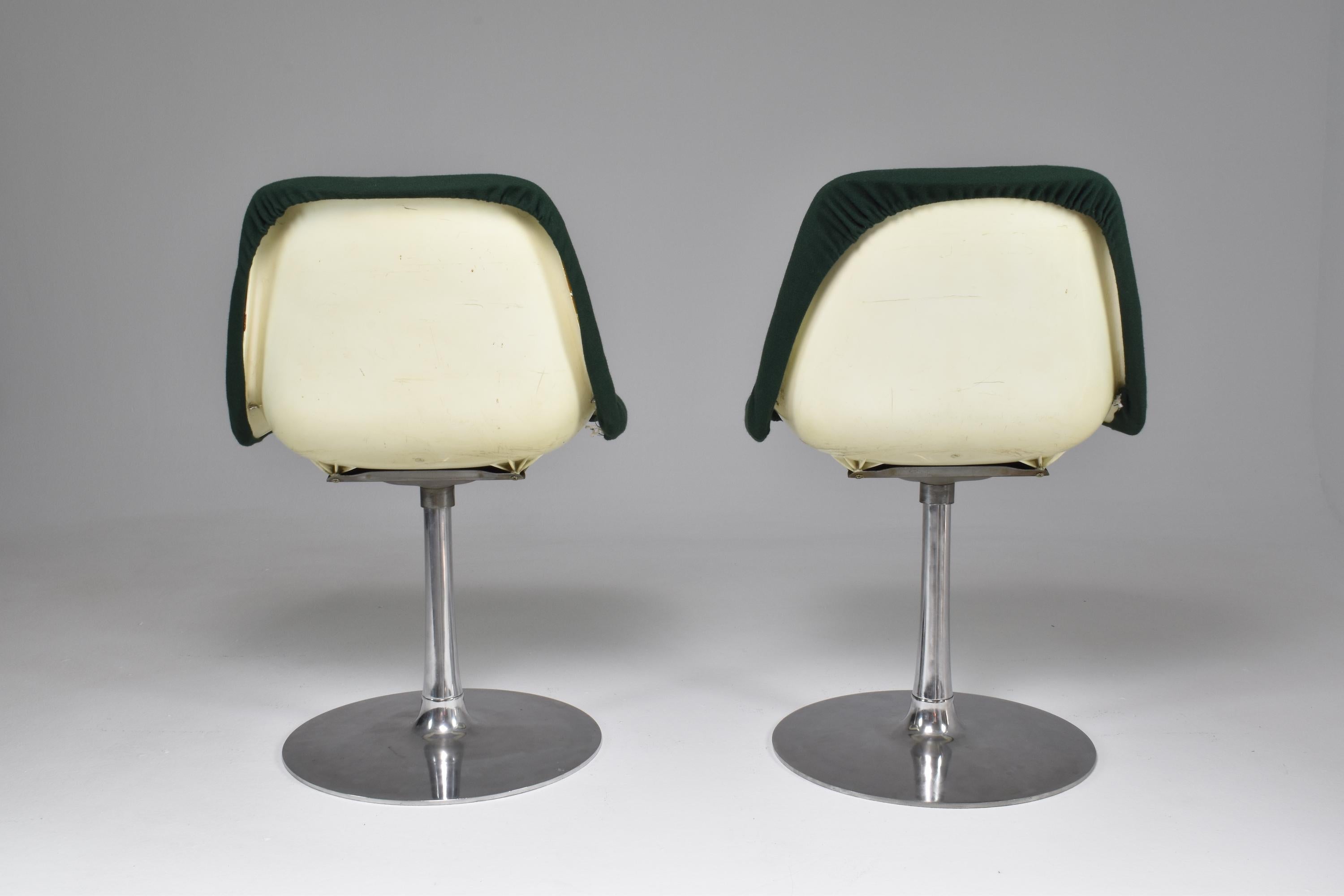 1960's Pair of Robin Day Rotating Chairs For Sale 2