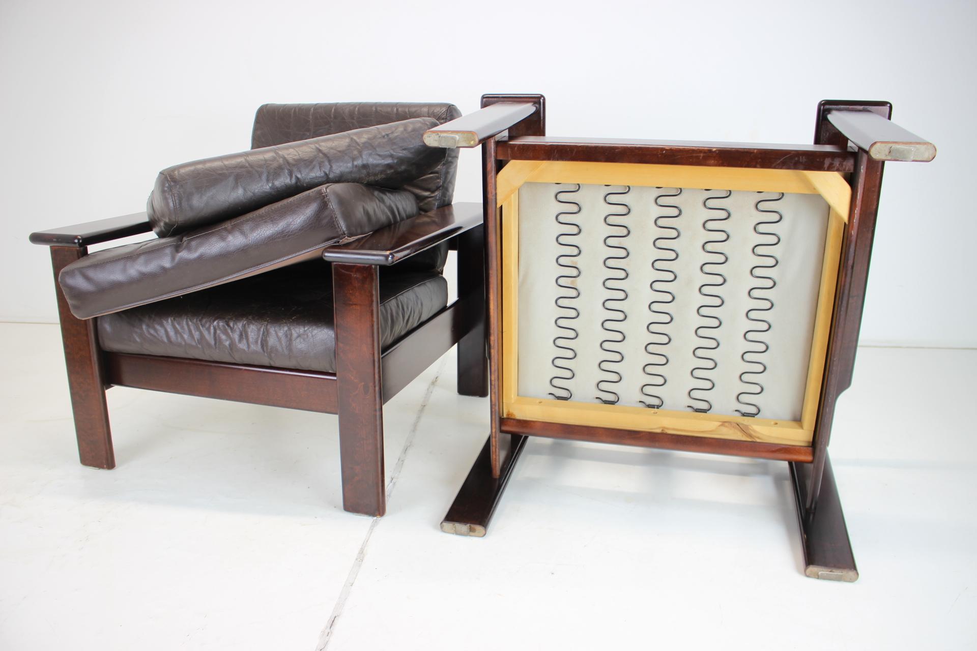 1960s Pair of Scandinavian Leather Armchairs For Sale 6