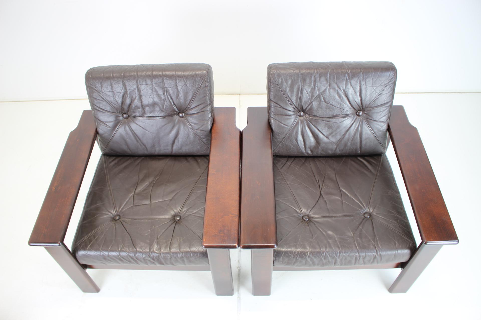 Mid-Century Modern 1960s Pair of Scandinavian Leather Armchairs For Sale