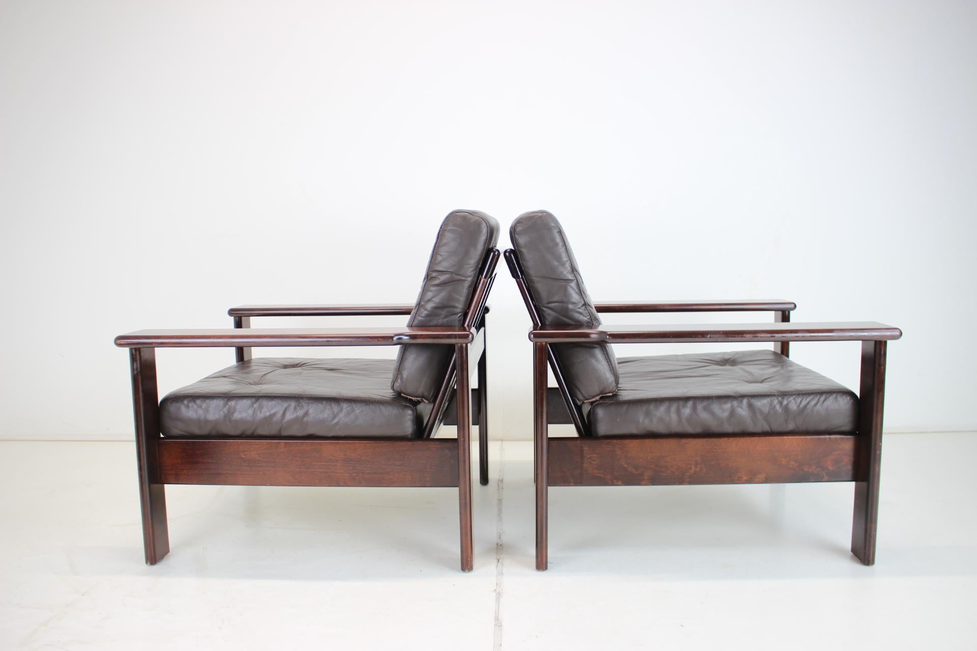 Mid-20th Century 1960s Pair of Scandinavian Leather Armchairs For Sale