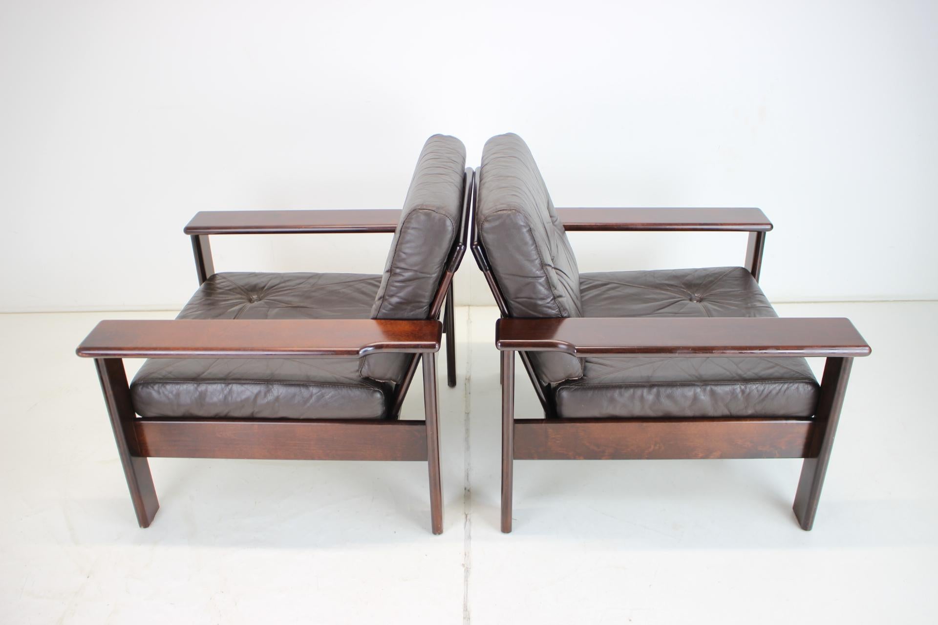 Wood 1960s Pair of Scandinavian Leather Armchairs For Sale