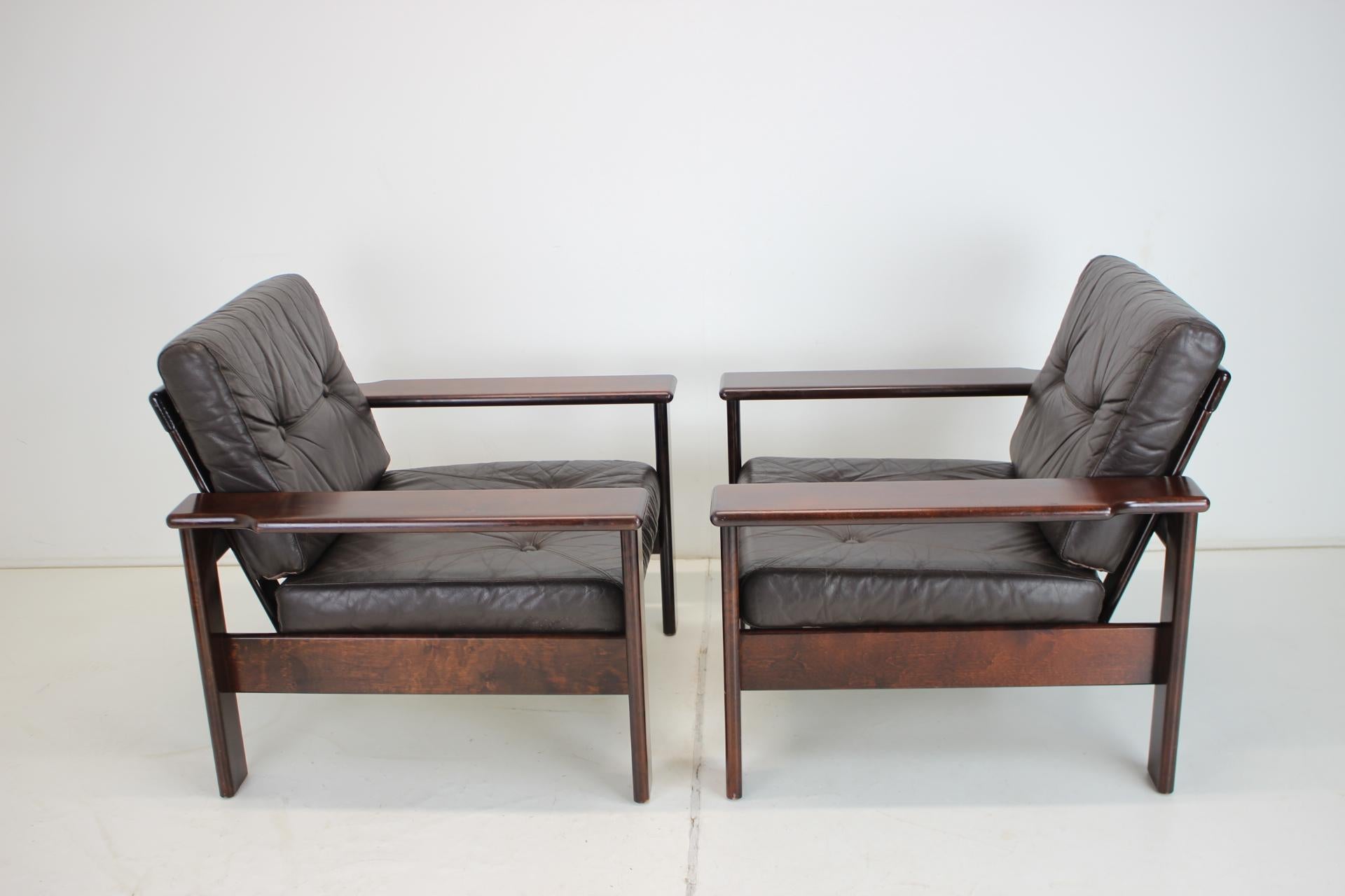 1960s Pair of Scandinavian Leather Armchairs For Sale 2