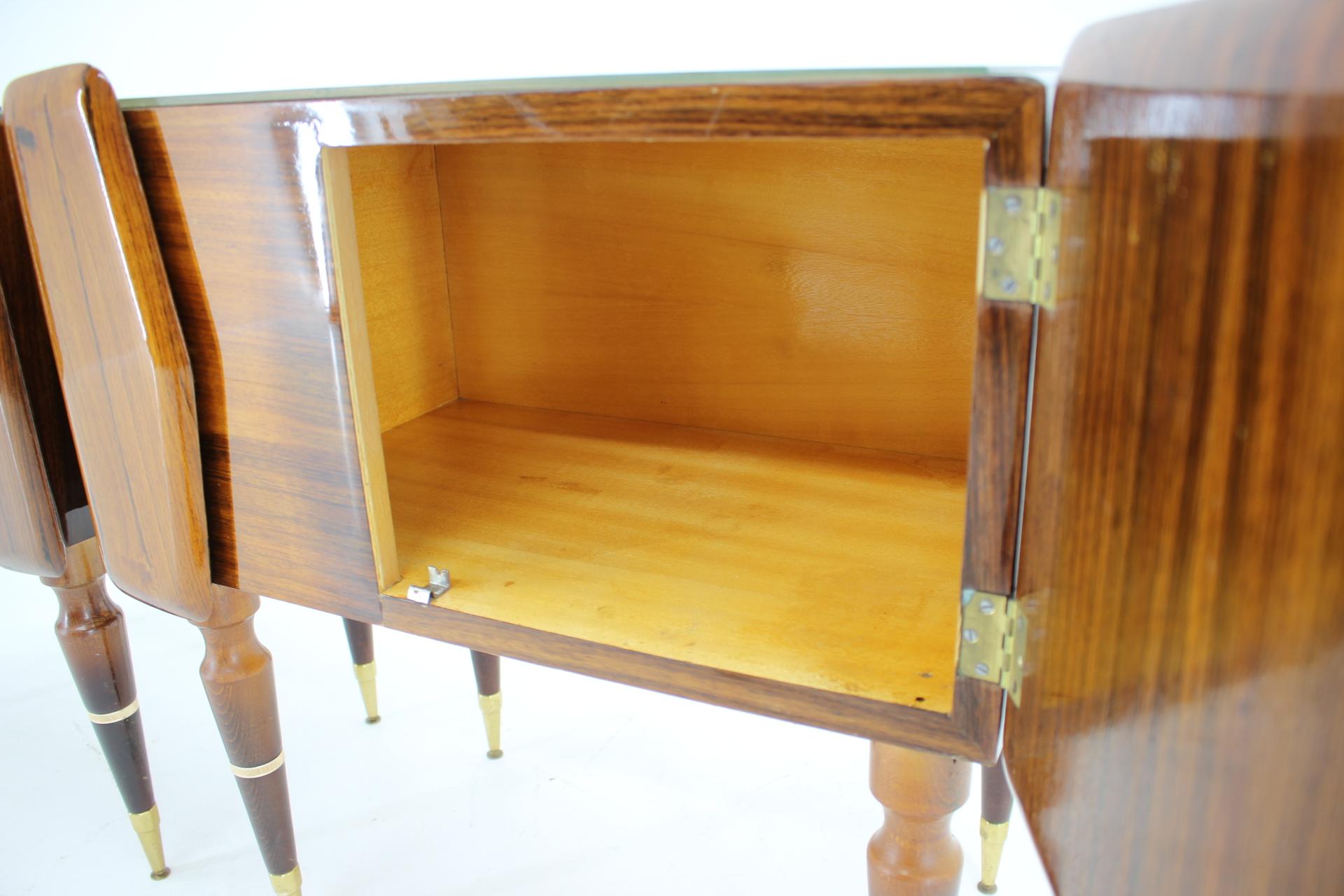 1960s Pair of Sculptural Wooden Bedside Tables, Italy For Sale 8