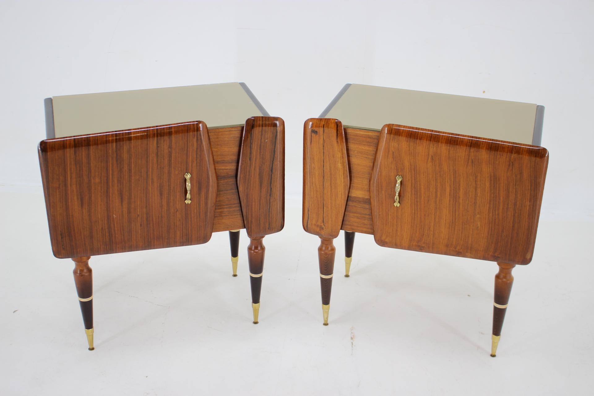 Italian 1960s Pair of Sculptural Wooden Bedside Tables, Italy For Sale