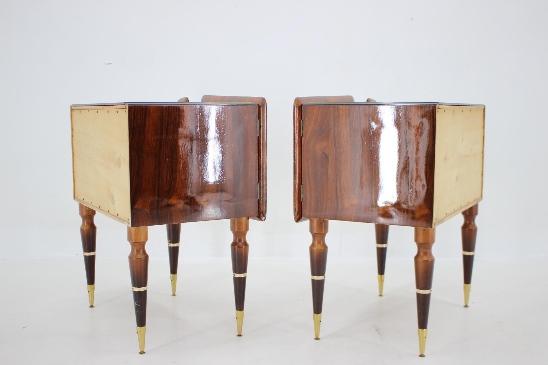 Mid-20th Century 1960s Pair of Sculptural Wooden Bedside Tables, Italy For Sale