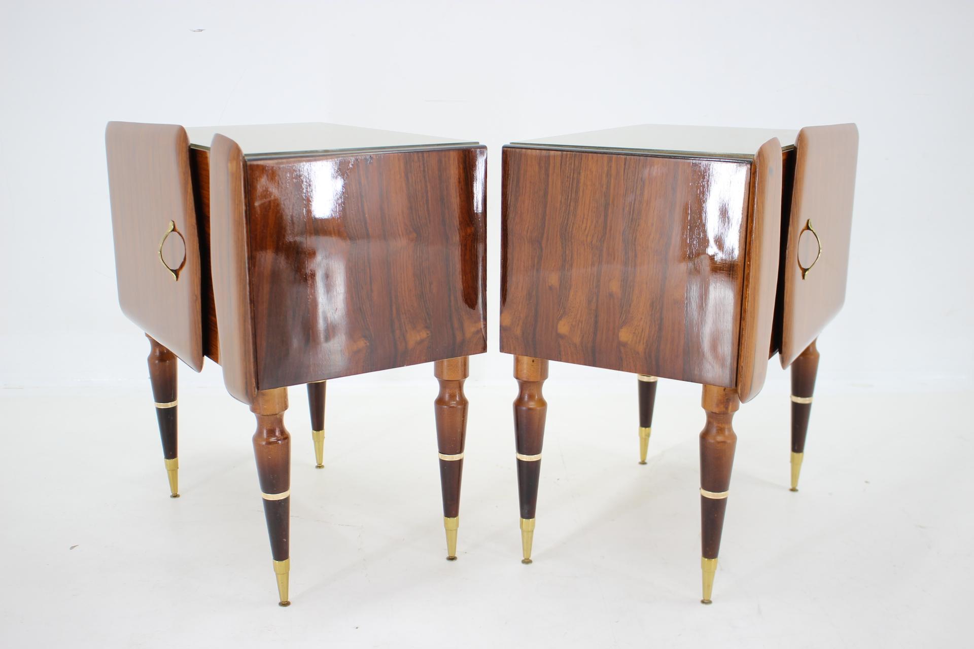 1960s Pair of Sculptural Wooden Bedside Tables, Italy For Sale 3
