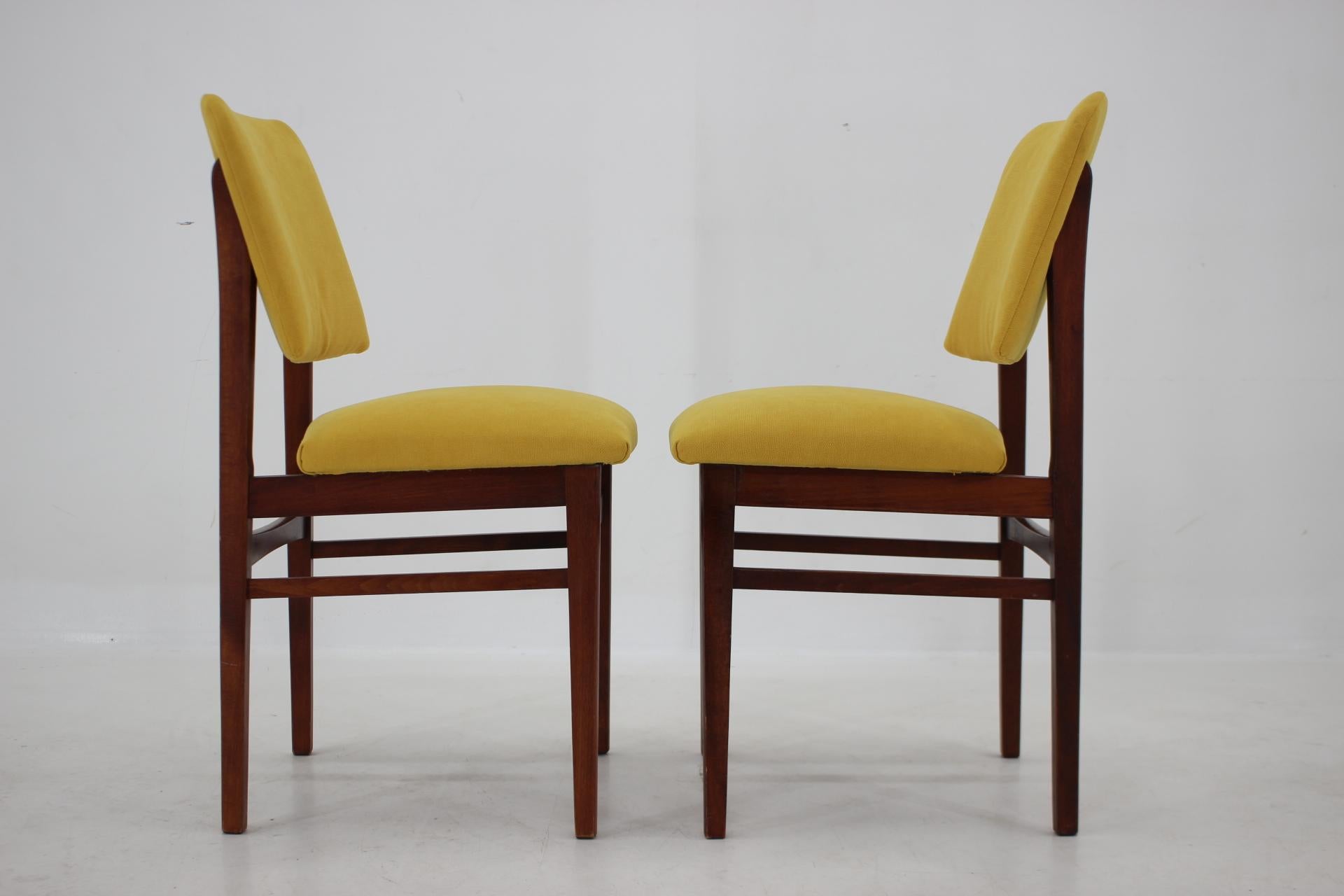 1960s Pair of Side Chairs, Czechoslovakia In Good Condition For Sale In Praha, CZ