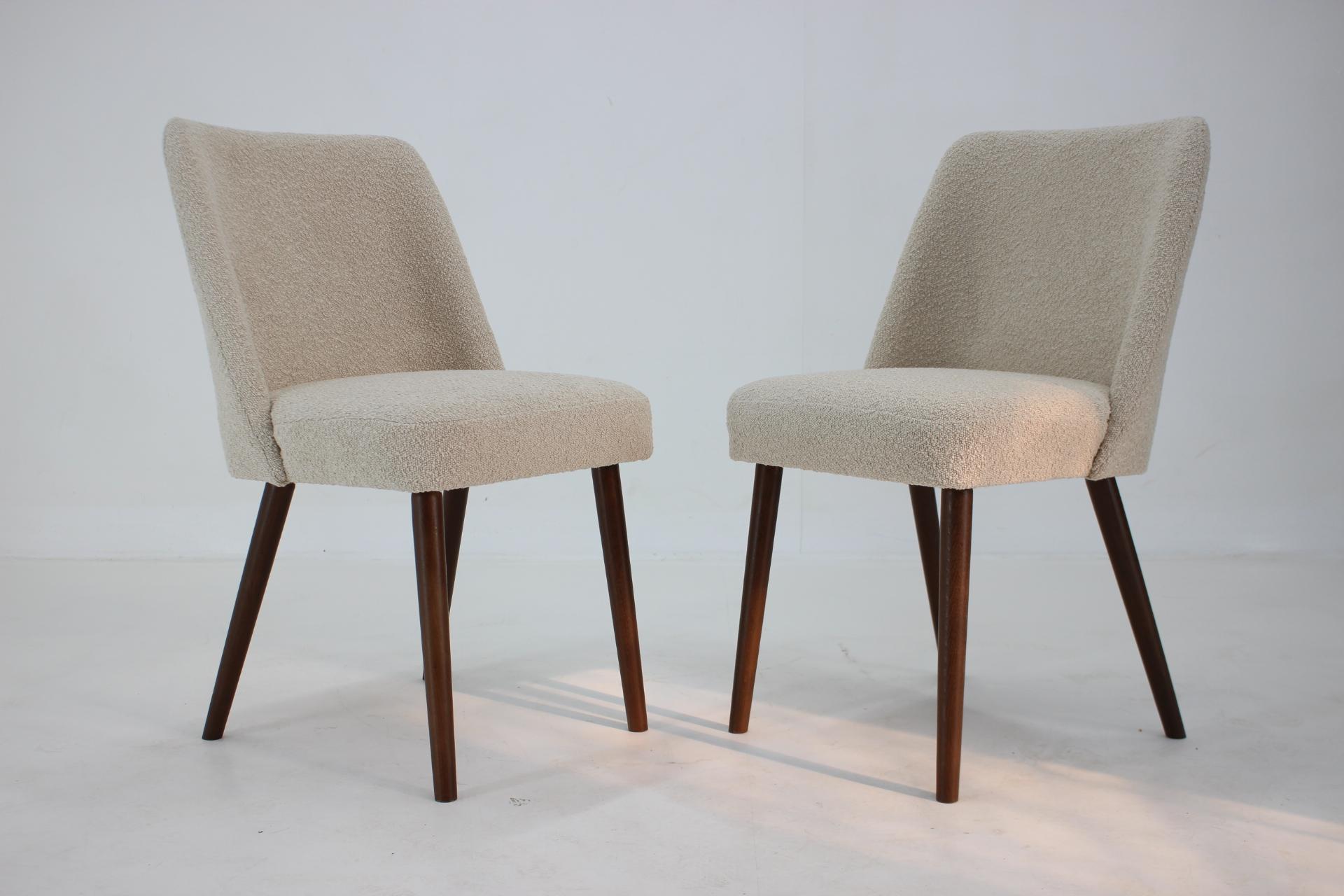 Mid-Century Modern 1960s Pair of Side Chairs in Bouclé For Sale