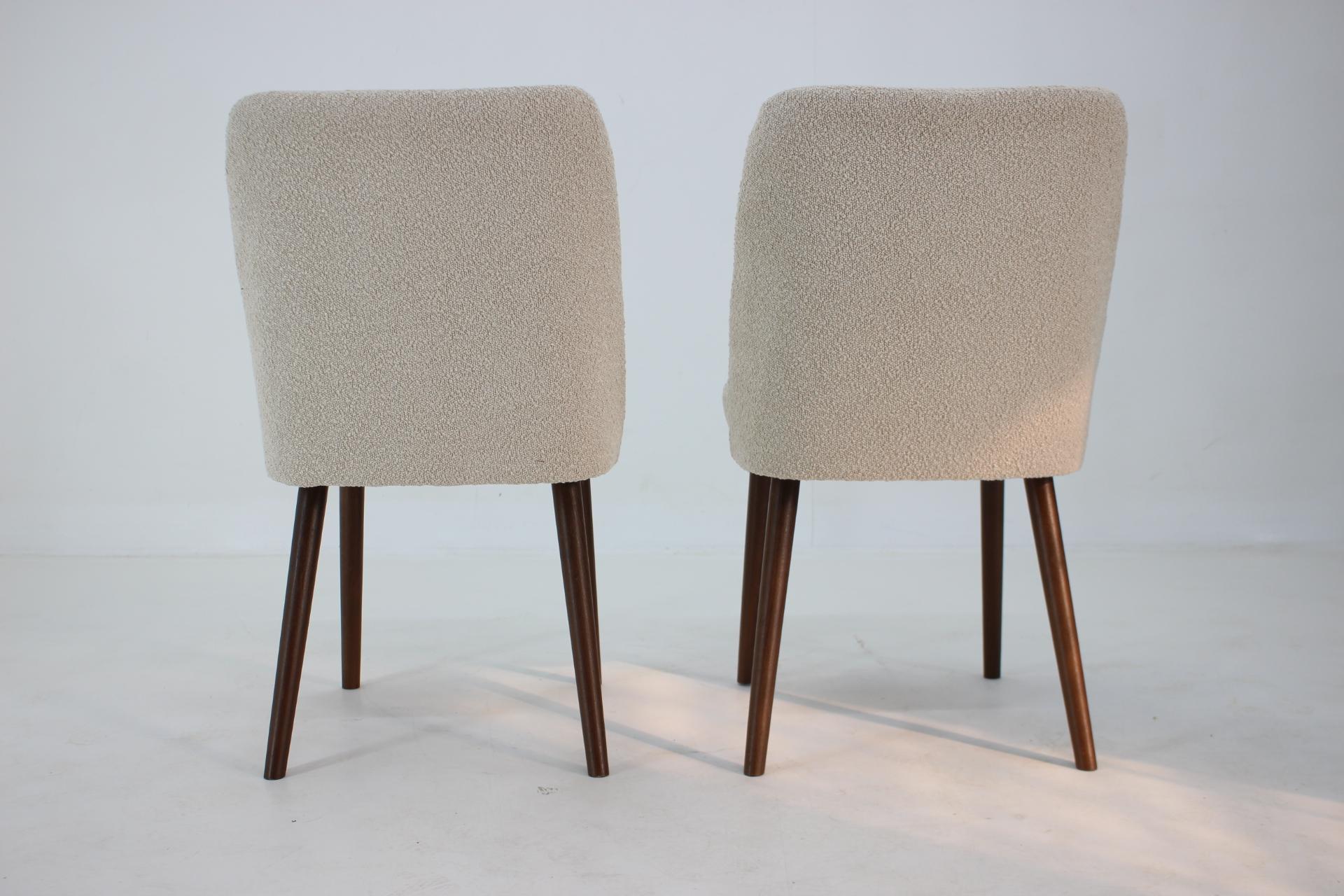 1960s Pair of Side Chairs in Bouclé In Good Condition For Sale In Praha, CZ