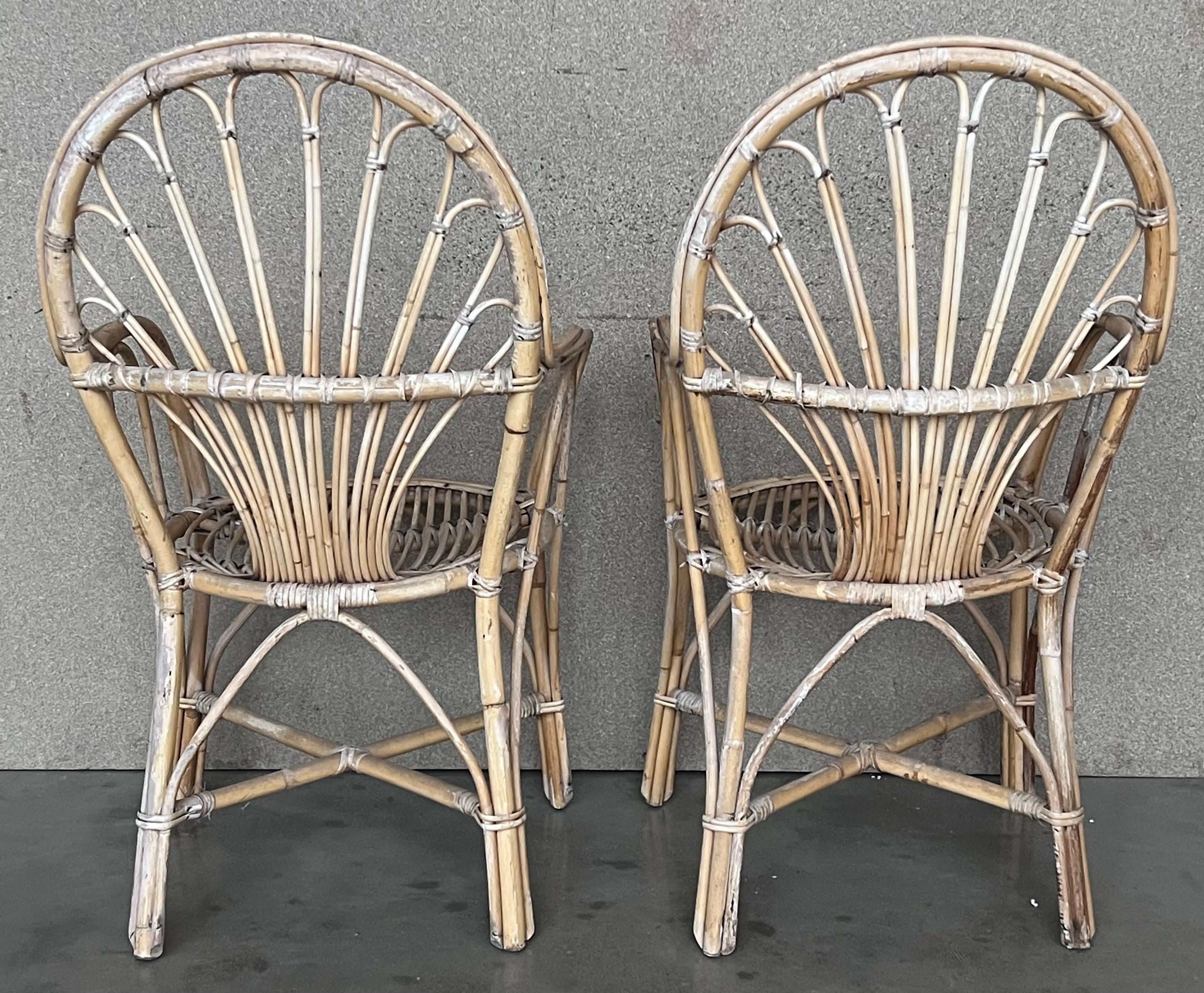 Rotin Paire de fauteuils espagnols en bambou des années 1960 avec dossier ovale en vente