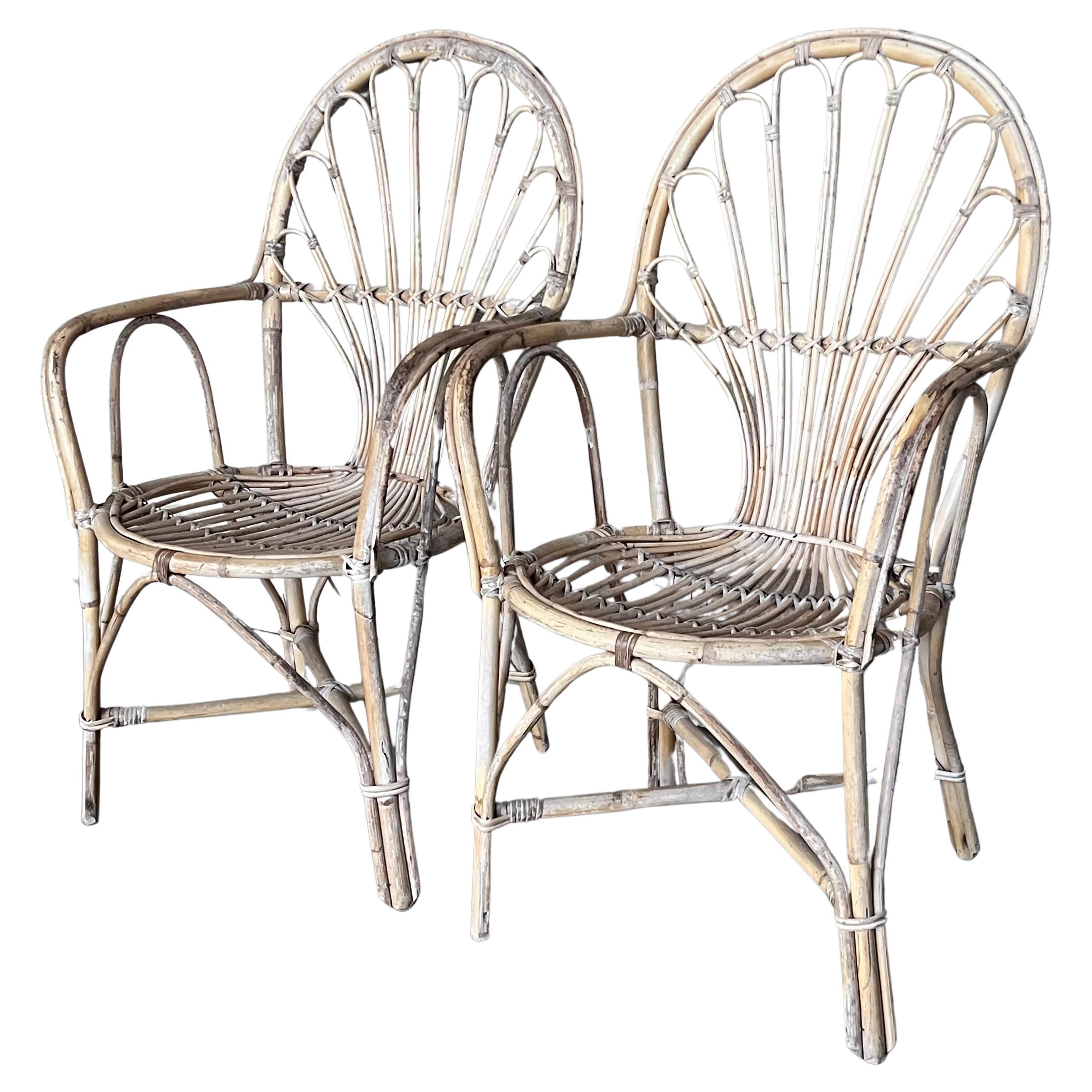 Paire de fauteuils espagnols en bambou des années 1960 avec dossier ovale en vente