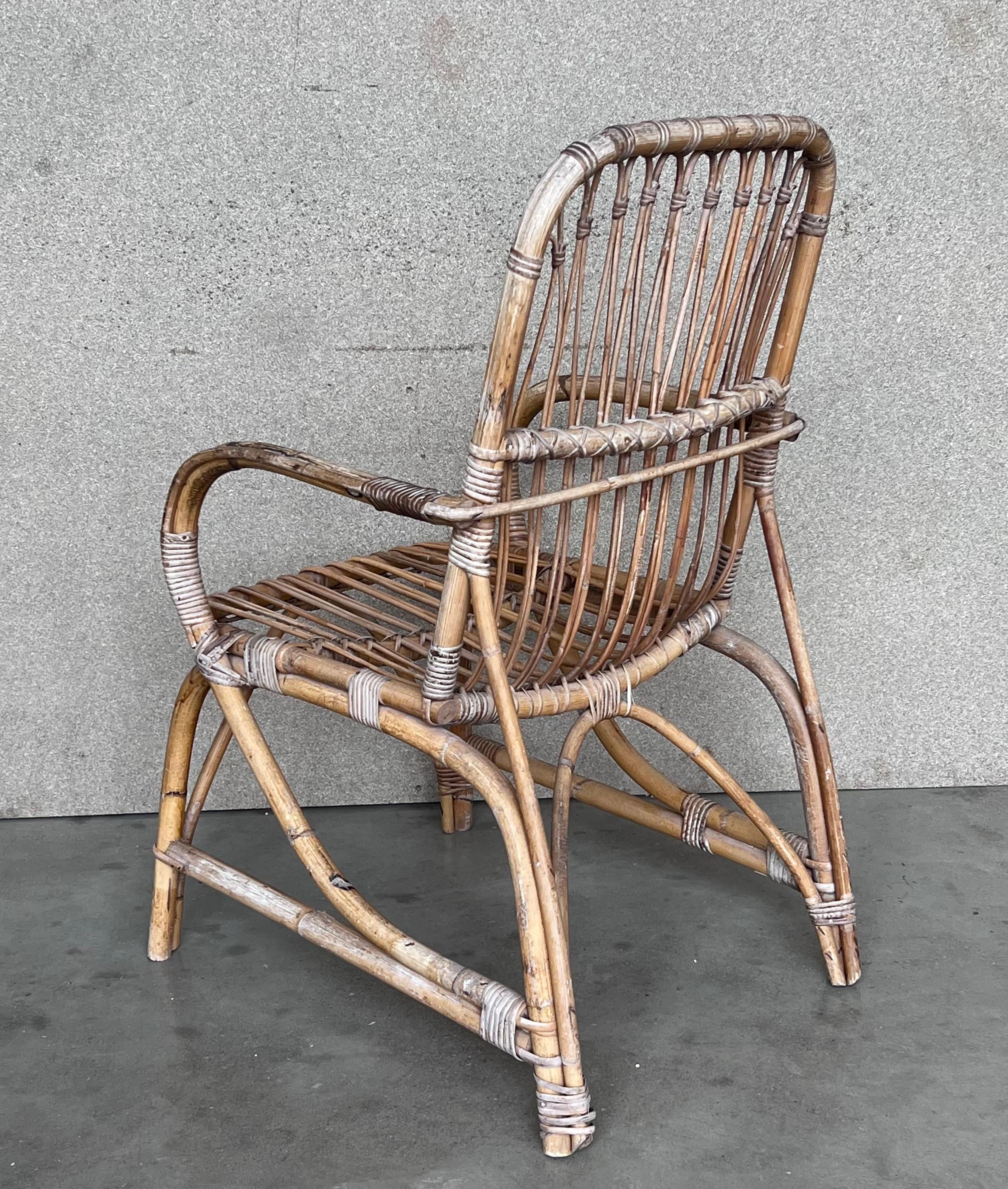 Rotin Paire de fauteuils espagnols en bambou des années 1960 avec dossier rectangulaire en vente