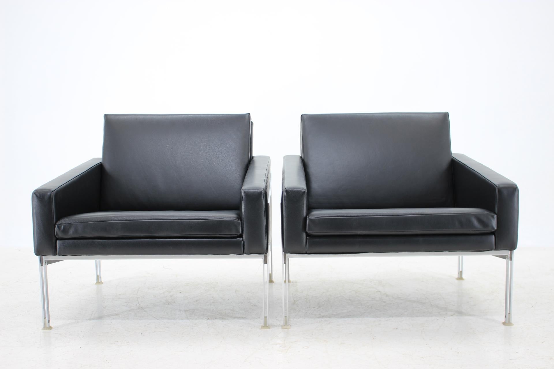 - Newly upholstered in black leather
- Produced and labeled by Lübke
- The steel frame was re-polished
- Designed by Wolfgang Herren.