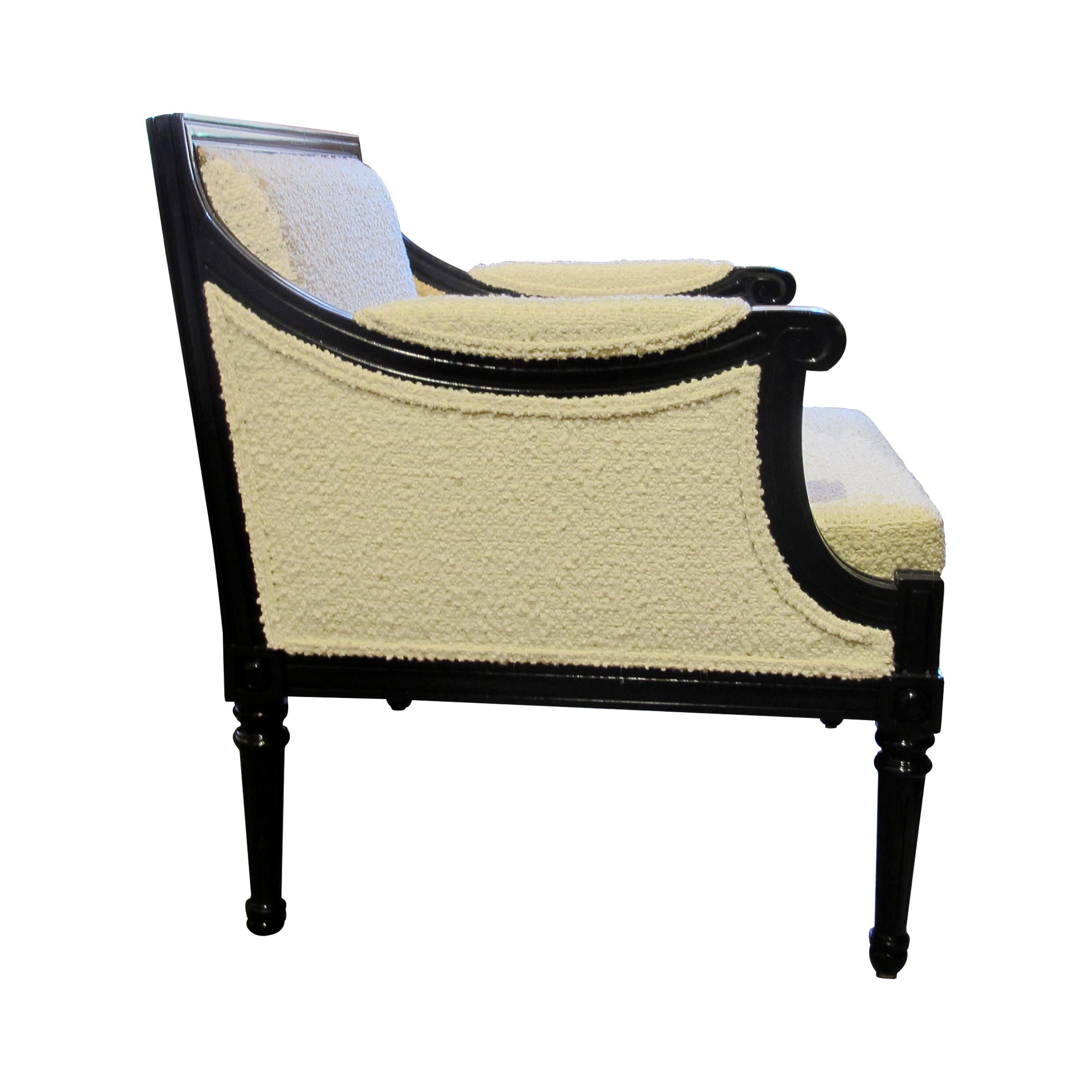 Laqué Paire de fauteuils suédois de style gustavien nouvellement tapissés, années 1960  en vente