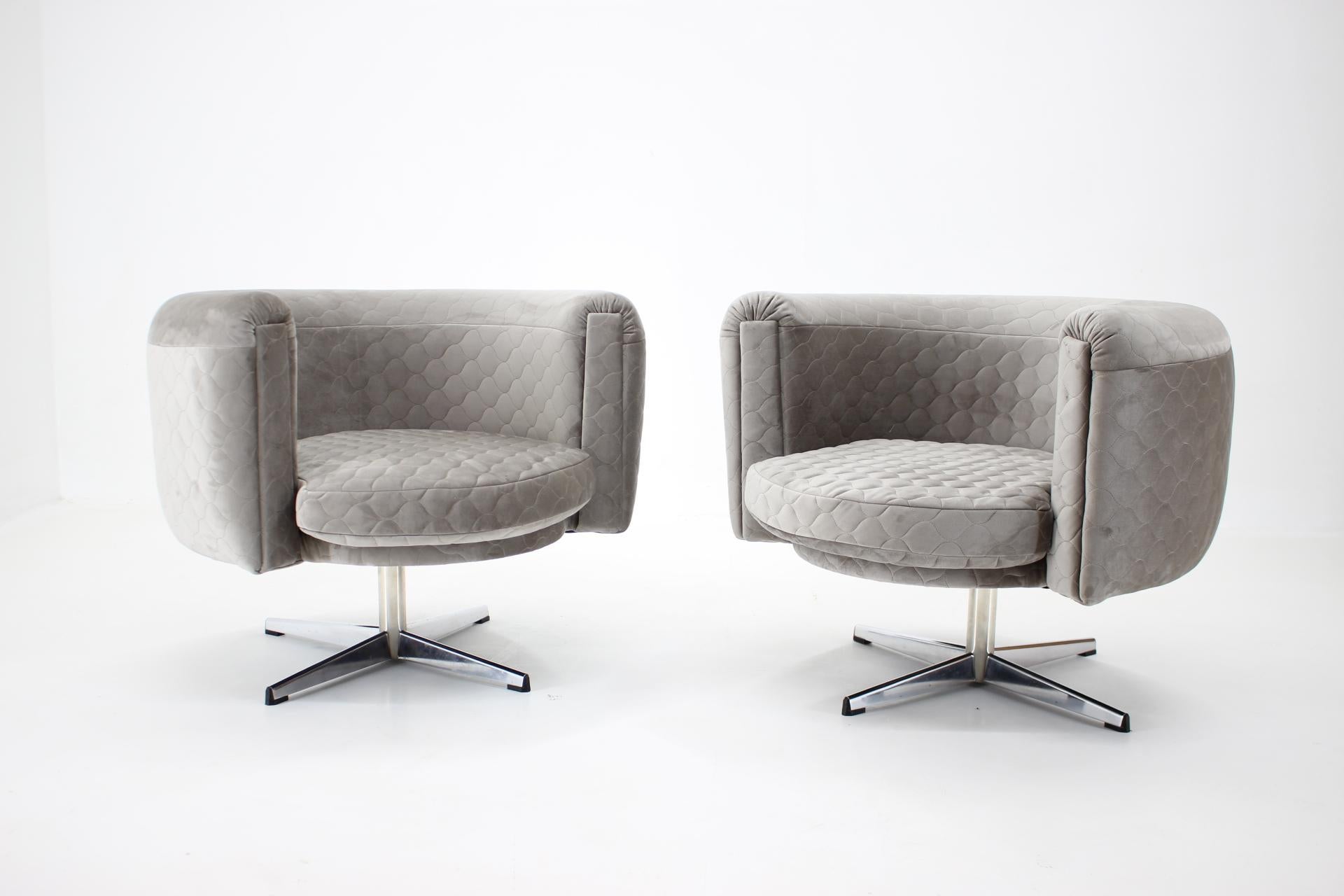 Polychromed 1960s Pair of Swivel Club Chairs, Czechoslovakia For Sale