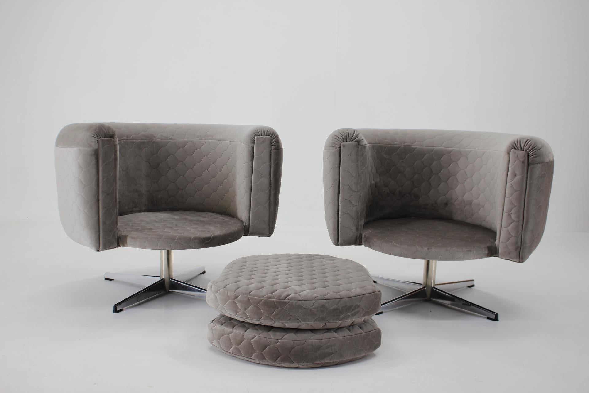Fabric 1960s Pair of Swivel Club Chairs, Czechoslovakia For Sale