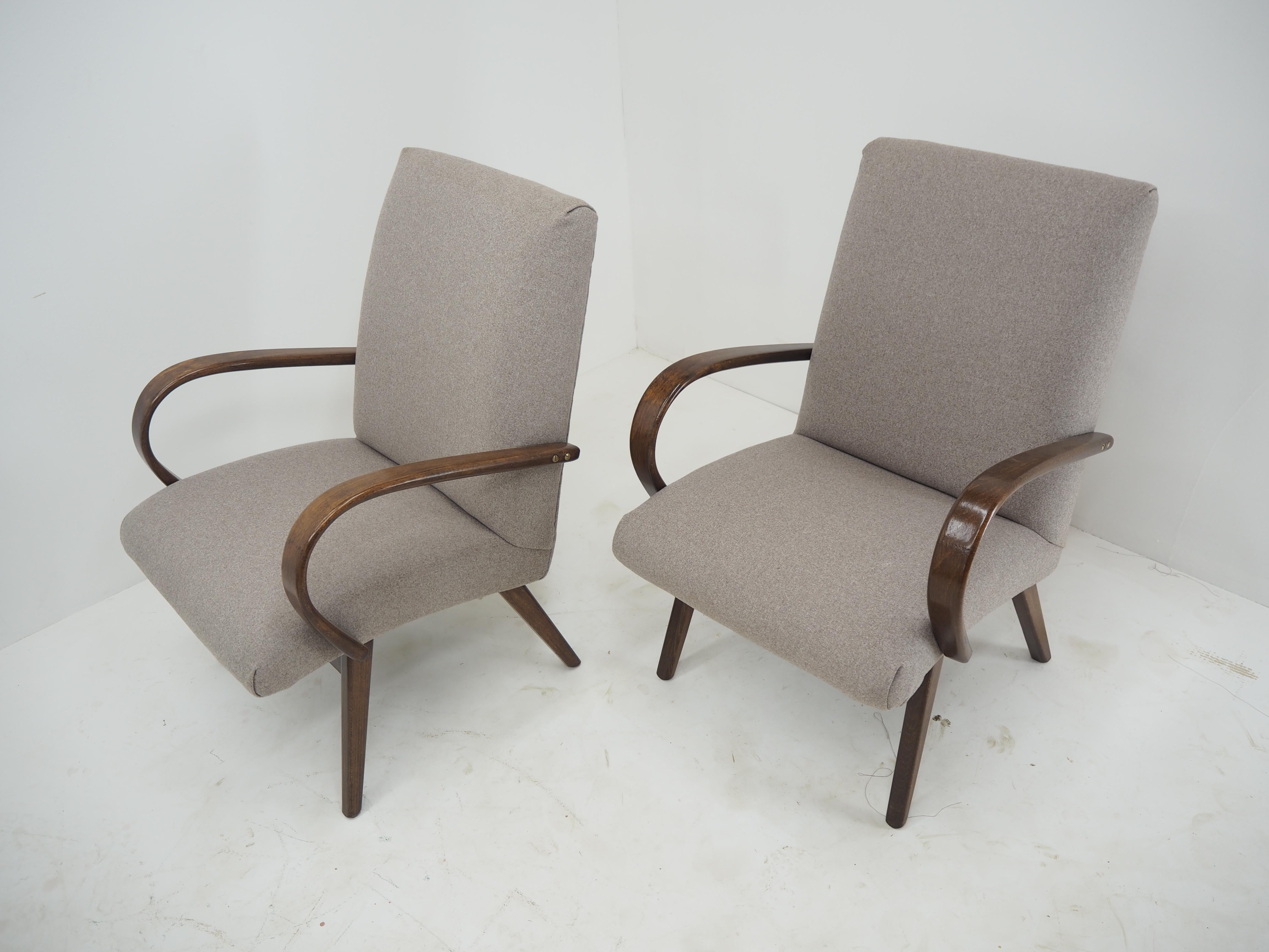 Paire de fauteuils en hêtre Ton/Thonet des années 1960, Tchécoslovaquie en vente 3