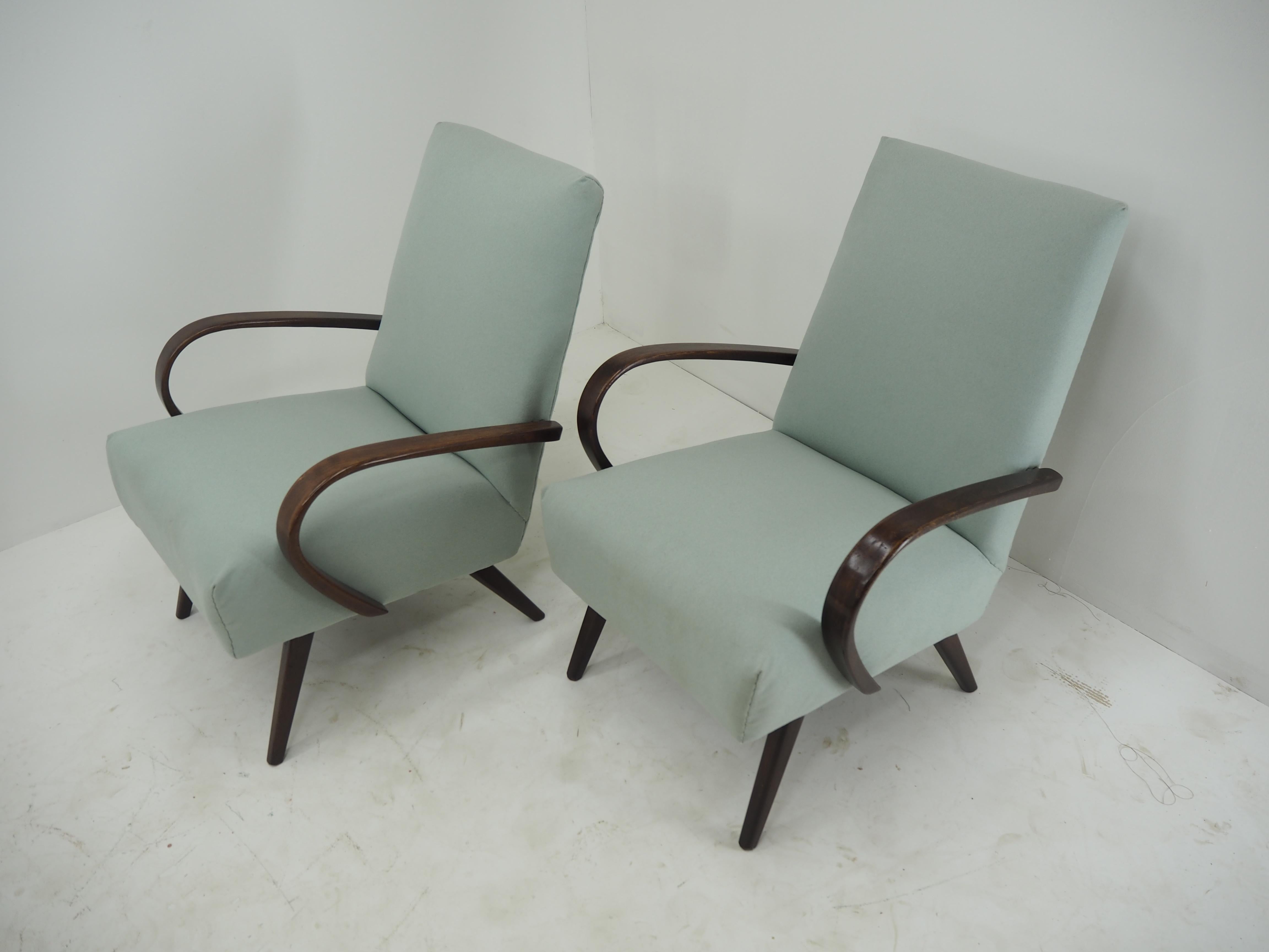 1960s Pair of Ton/Thonet Beech Armchairs, Czechoslovakia For Sale 7