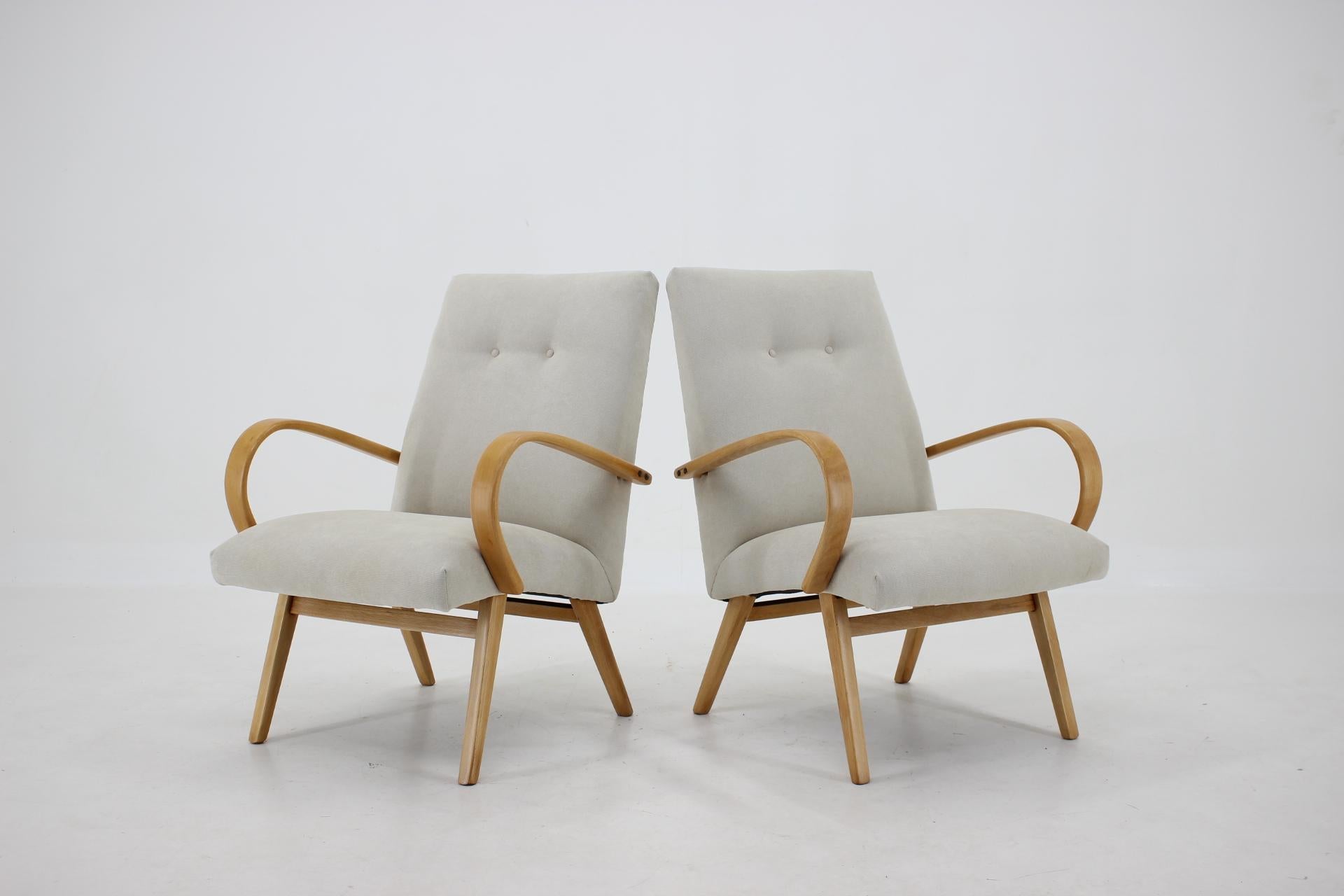 Mid-Century Modern 1960s Pair of Ton/Thonet Beech Armchairs, Czechoslovakia