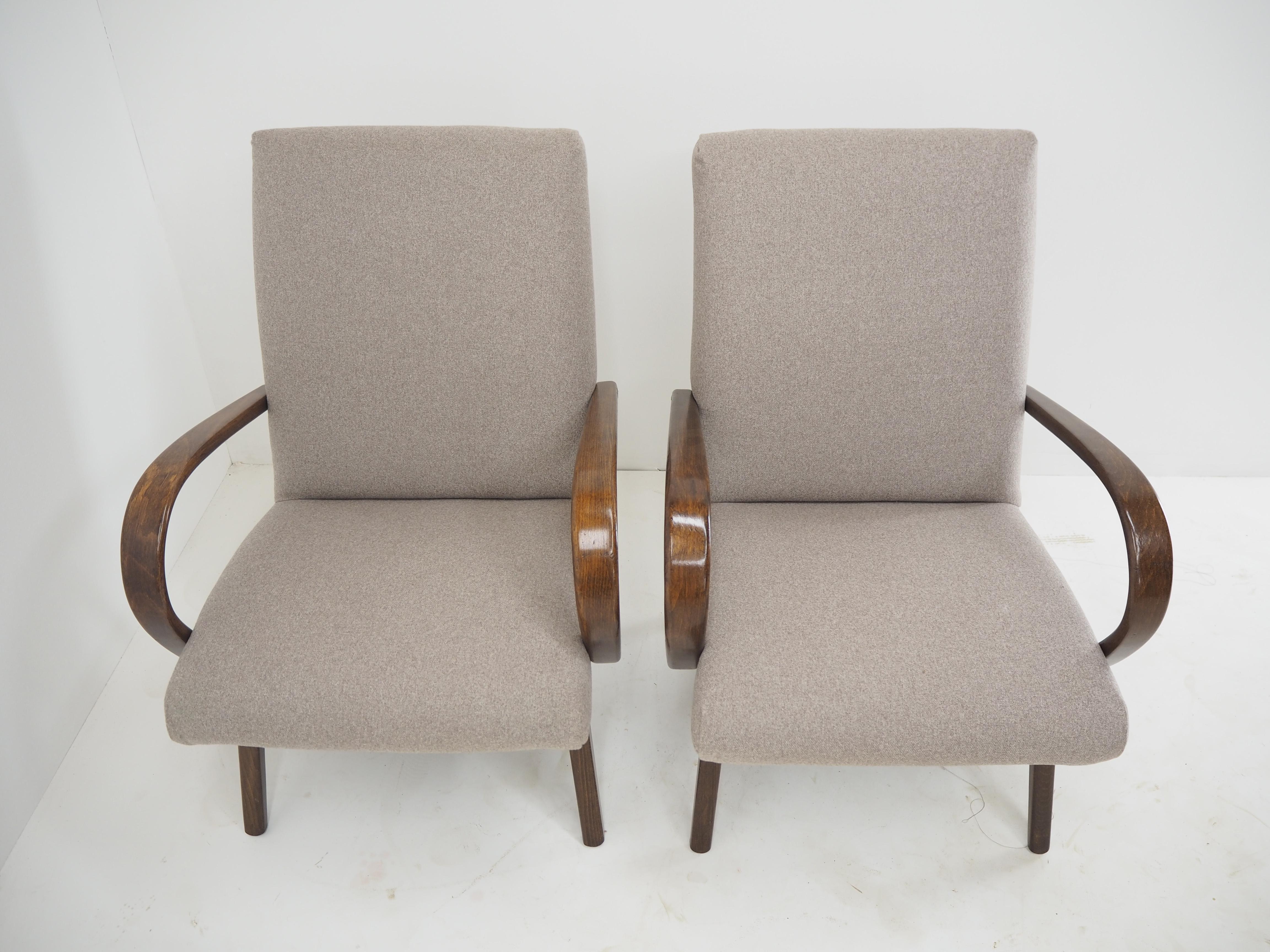 Fabric 1960s Pair of Ton/Thonet Beech Armchairs, Czechoslovakia For Sale